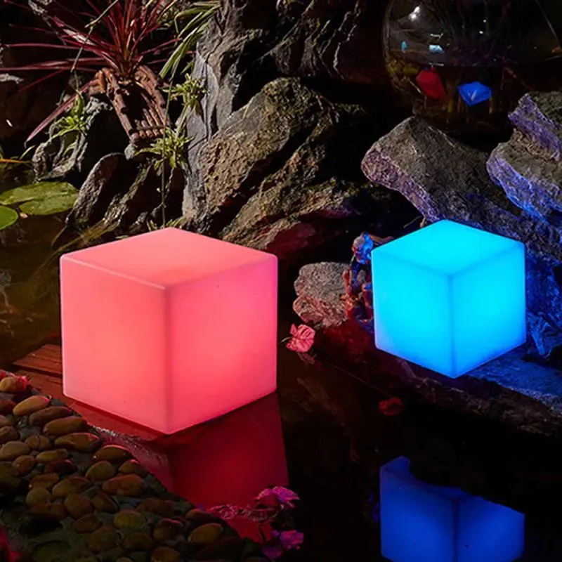 Oplichtende LED Kubus tafel huren