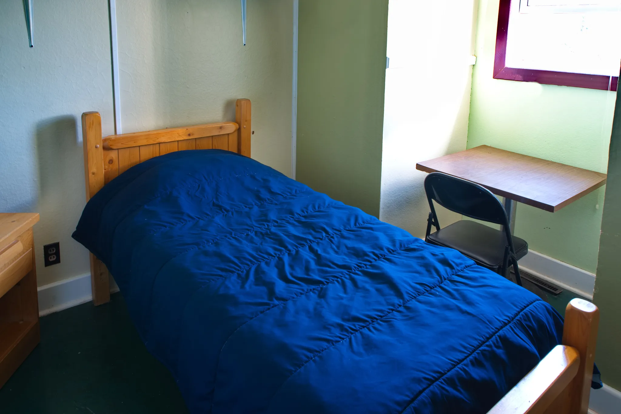 GH-8 - Chambre un lit simple - salle de bain commune