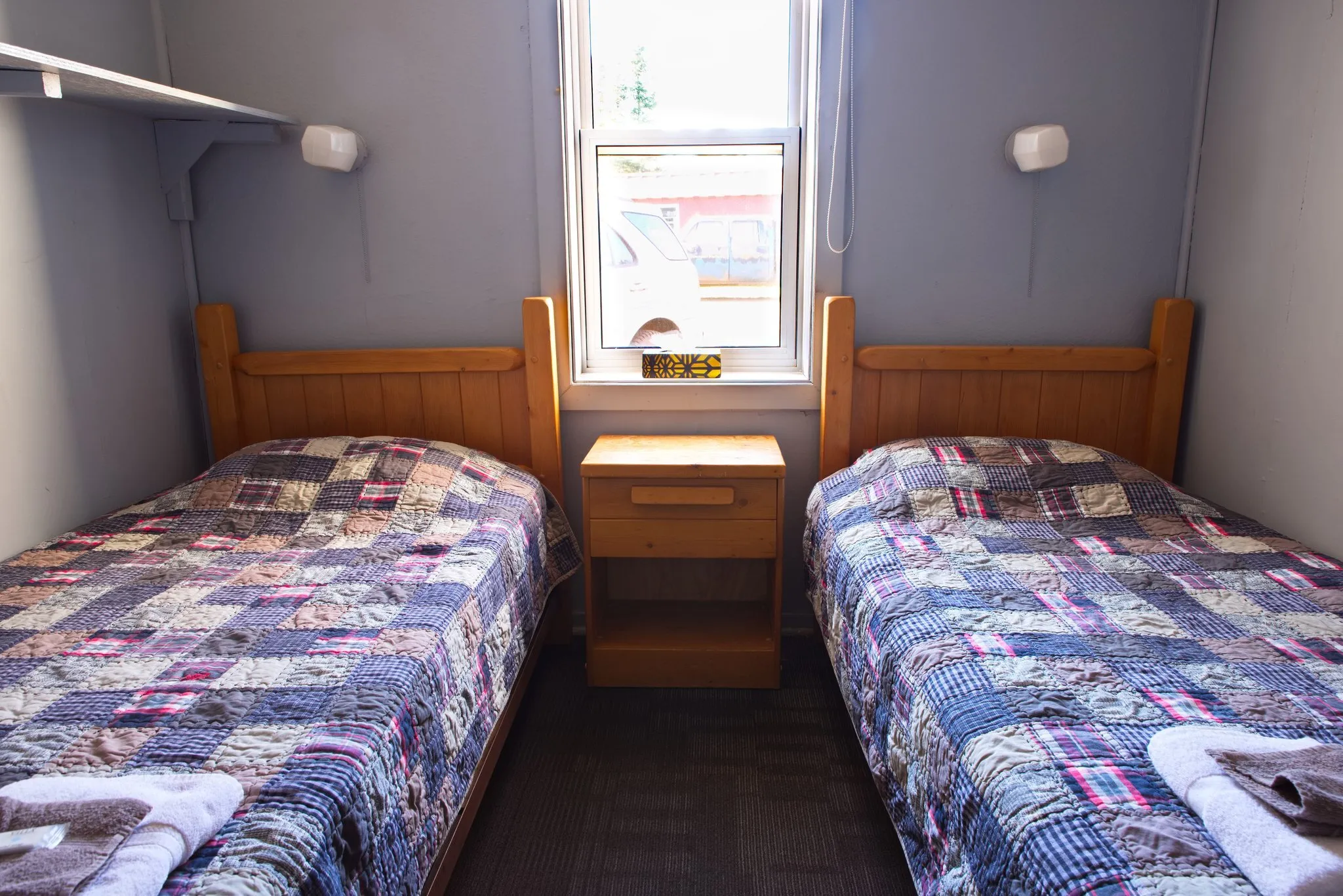 GH-4 - Chambre deux lits simples - salle de bain commune