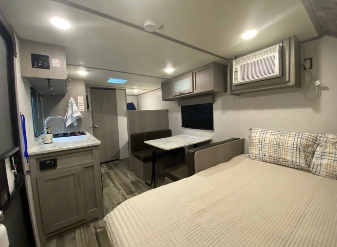 2023 Coleman 17B