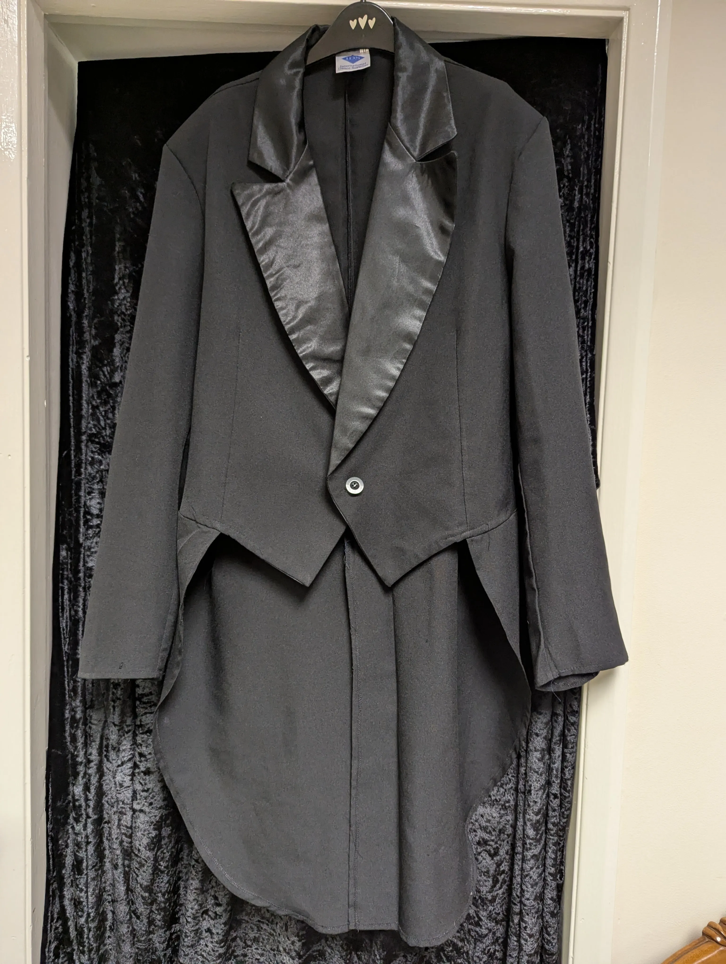 Black tailcoat IDS