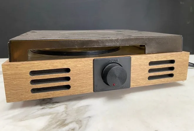 Turntable (Light Wood)