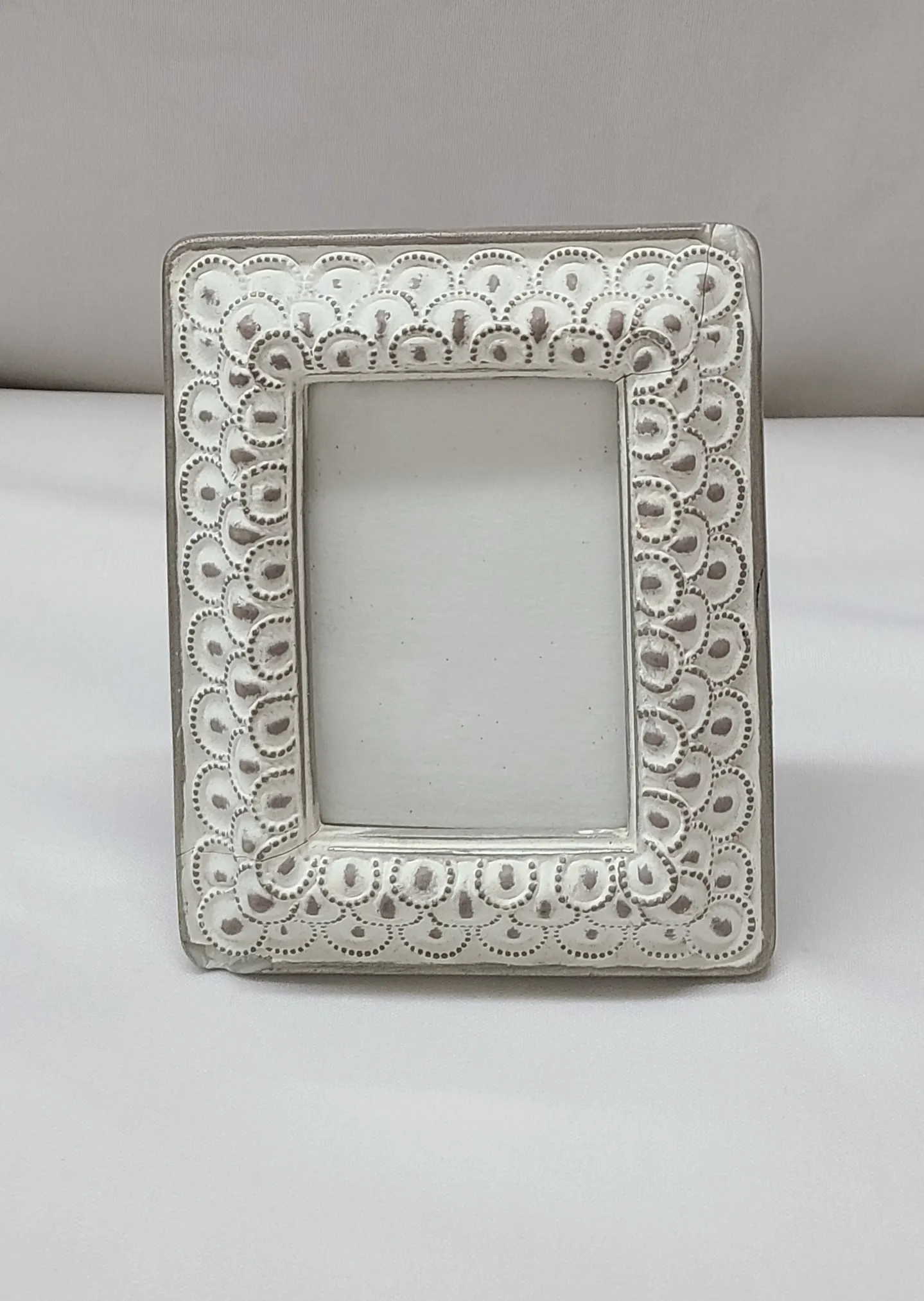 White Scalloped Frame Revel & Flourish Minneapolis Event Rentals