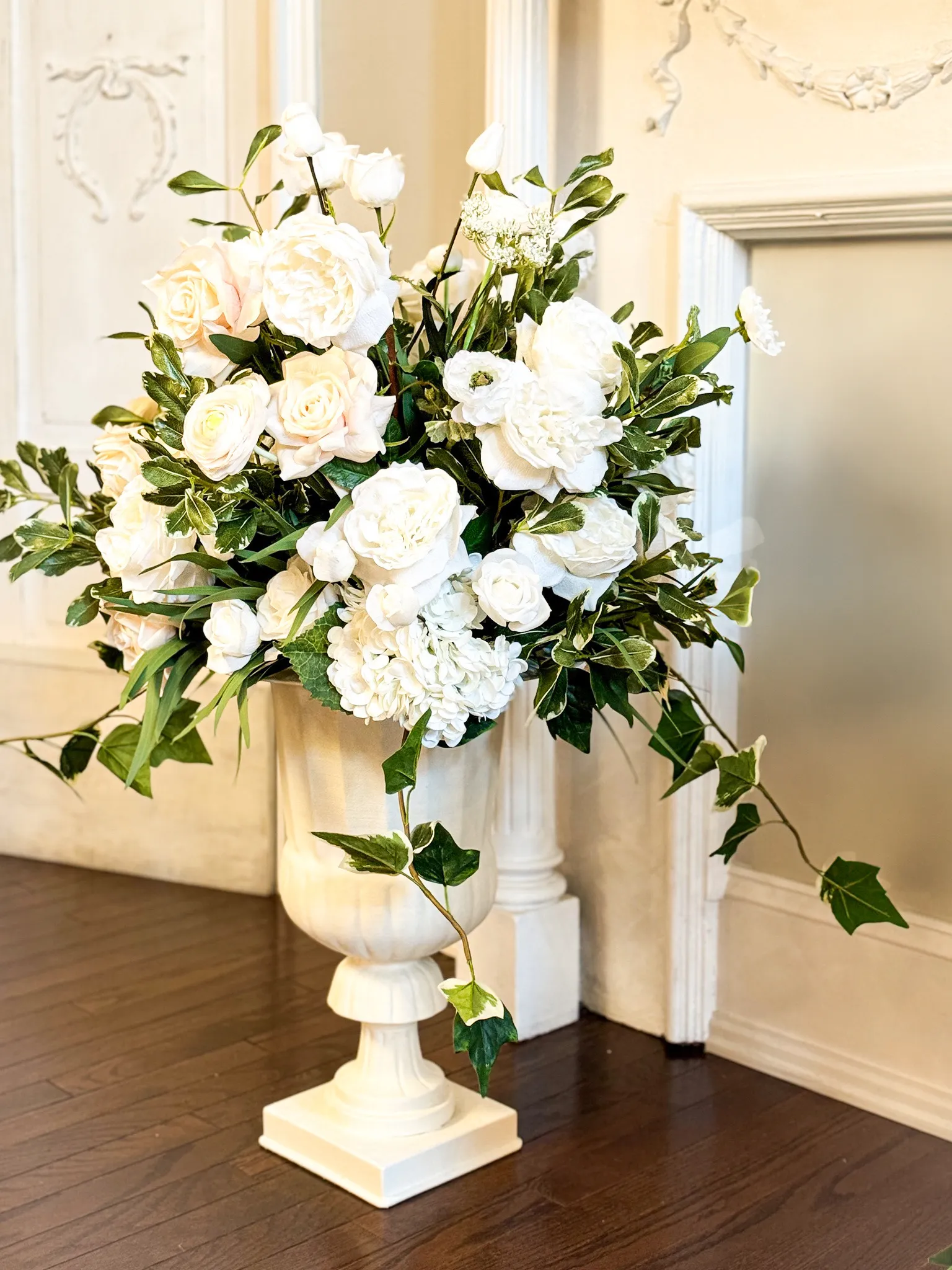 English Garden Urns (set of 2)
