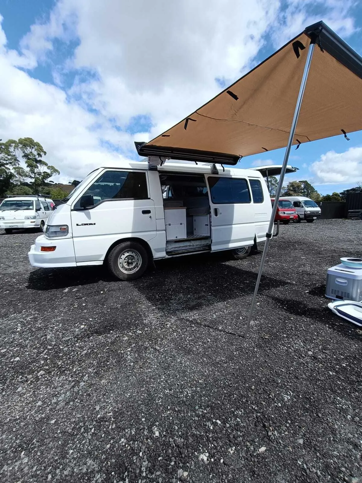 NZ$ 18.500; 2012 Mitsubishi L300 Long Wheel Base
