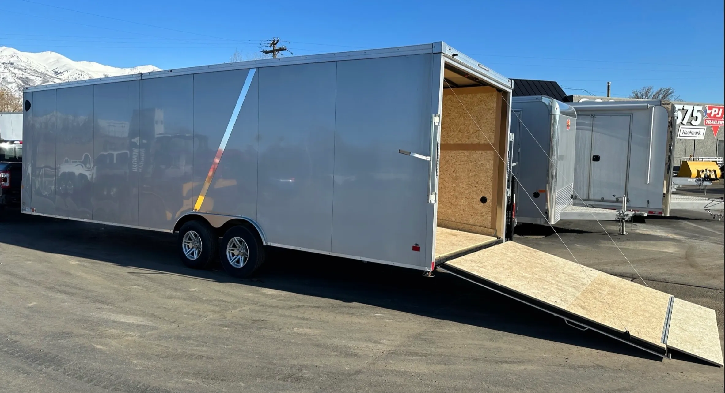 28' HM Enclosed Trailer B&B Trailer Rentals