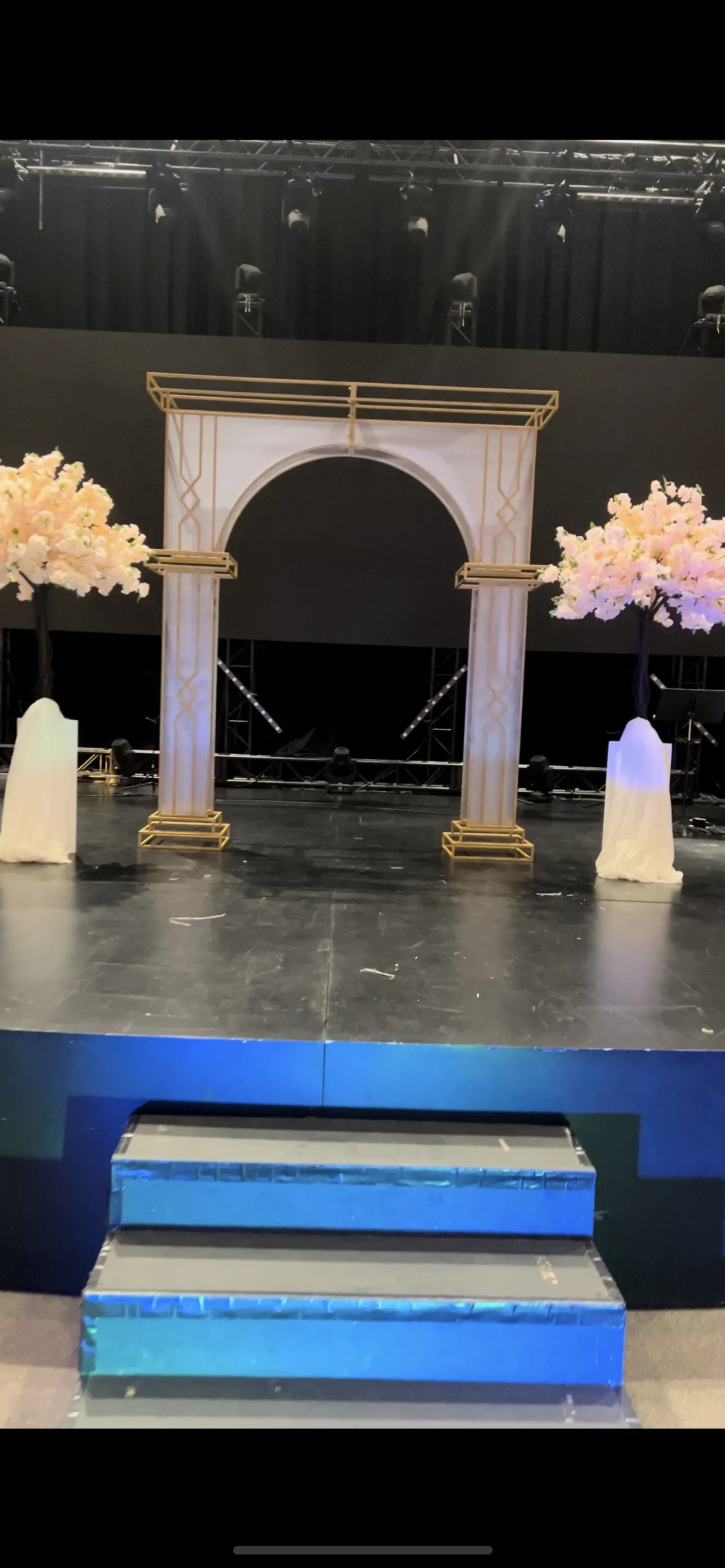9' Gold open arch