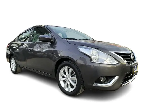 Nissan Versa 5 px Gris
