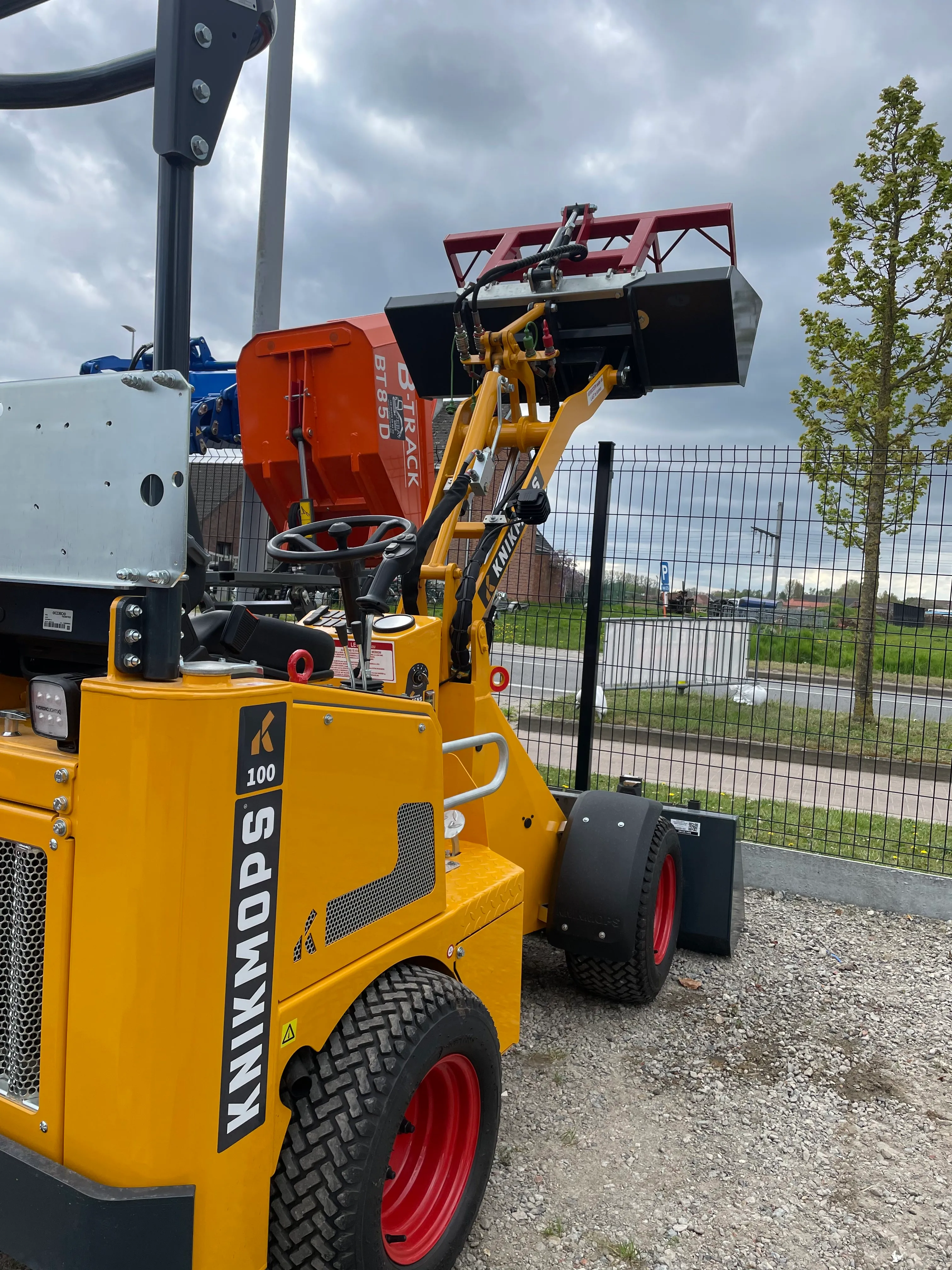 Knikmops KM100