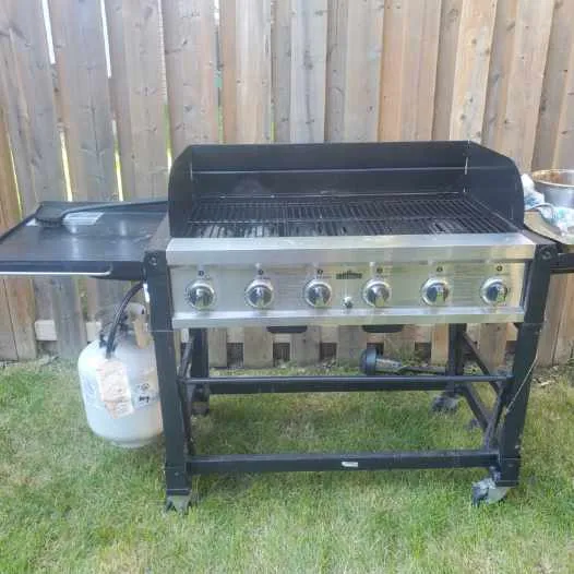 Propane Barbeque - 6 BURNER 