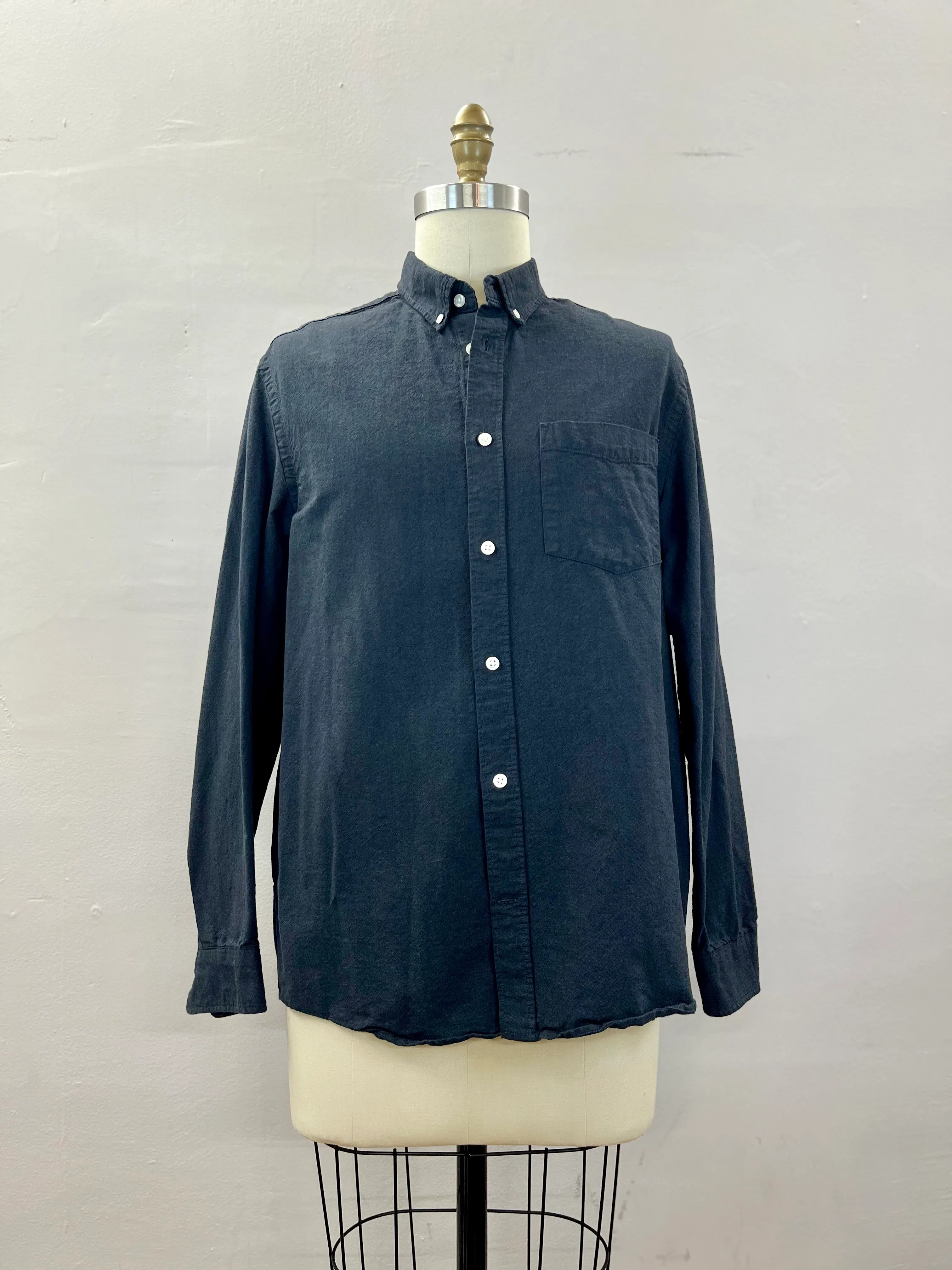 49. MENS BUTTON DOWN SIZE M