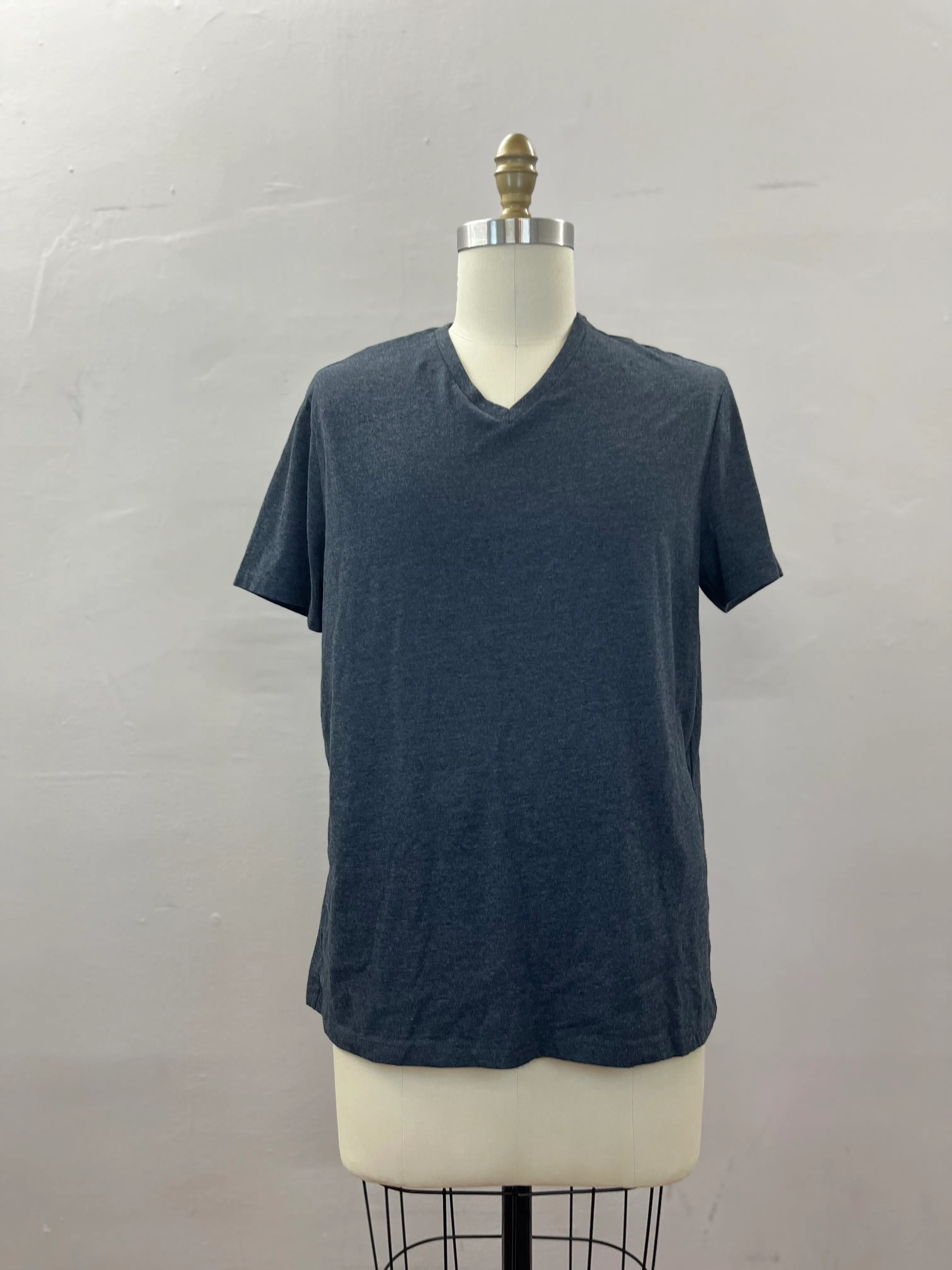53. MENS TOP SIZE L