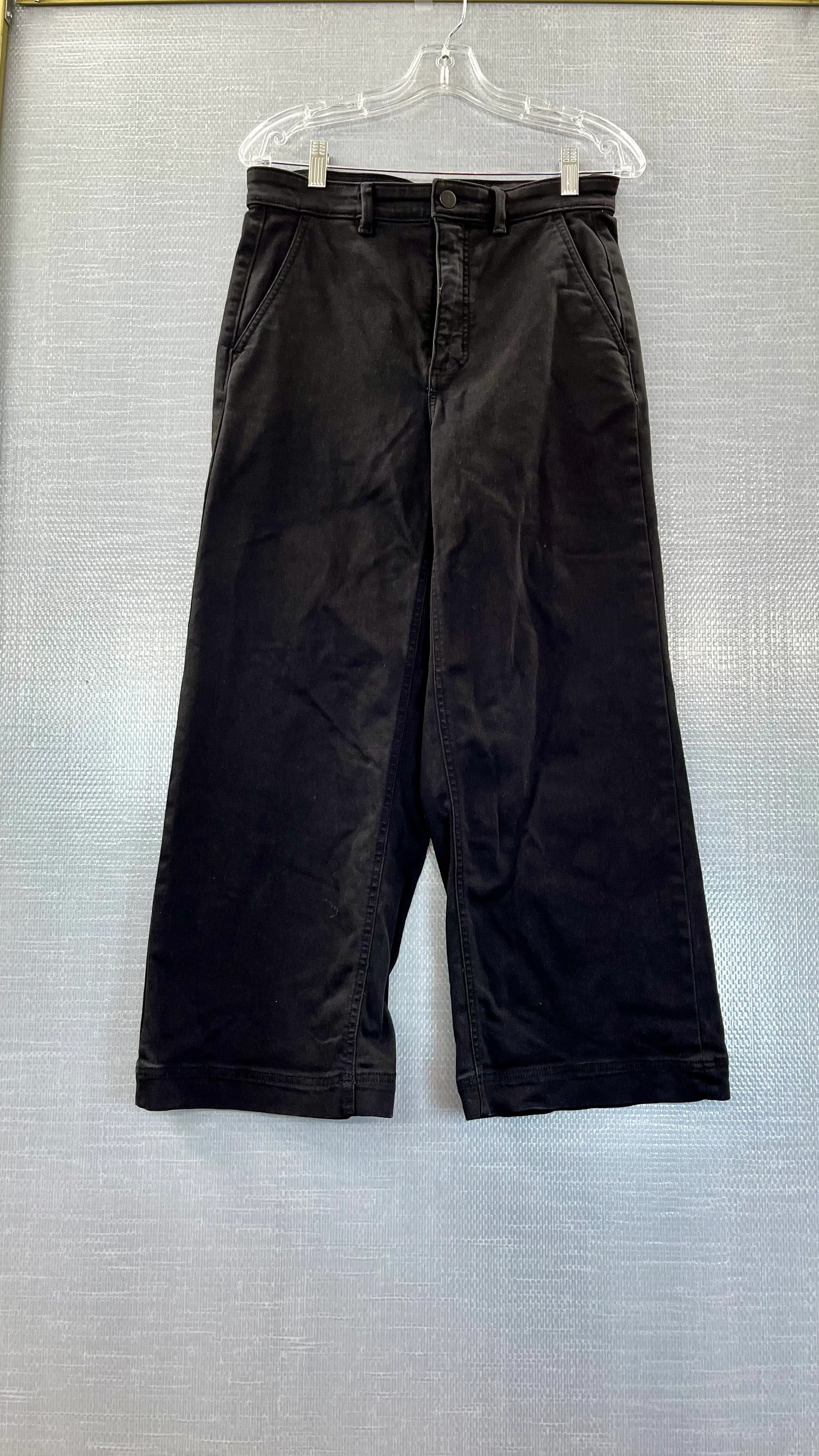 17. WOMENS JEANS SIZE 8