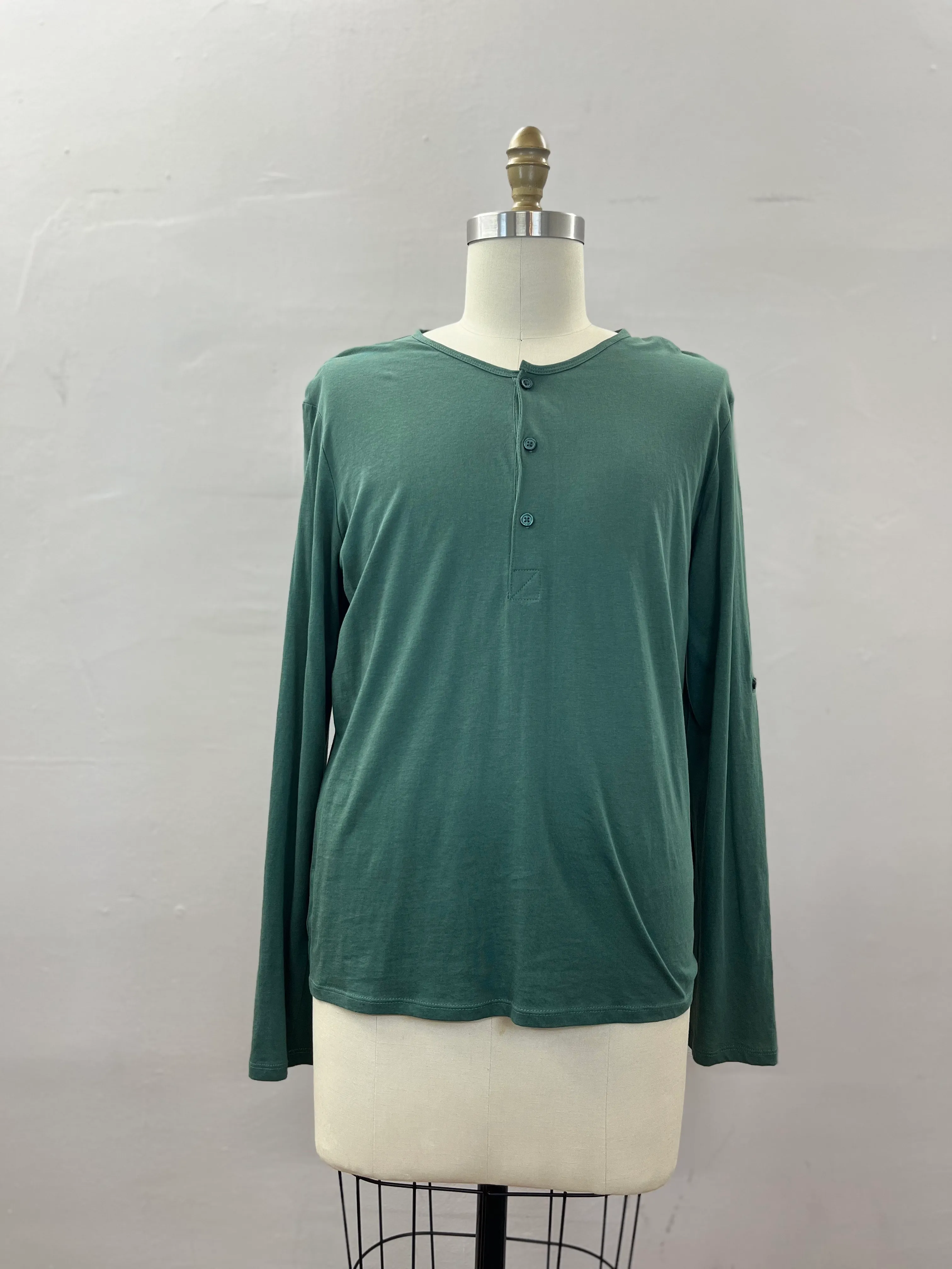 31. MENS TOP SIZE M
