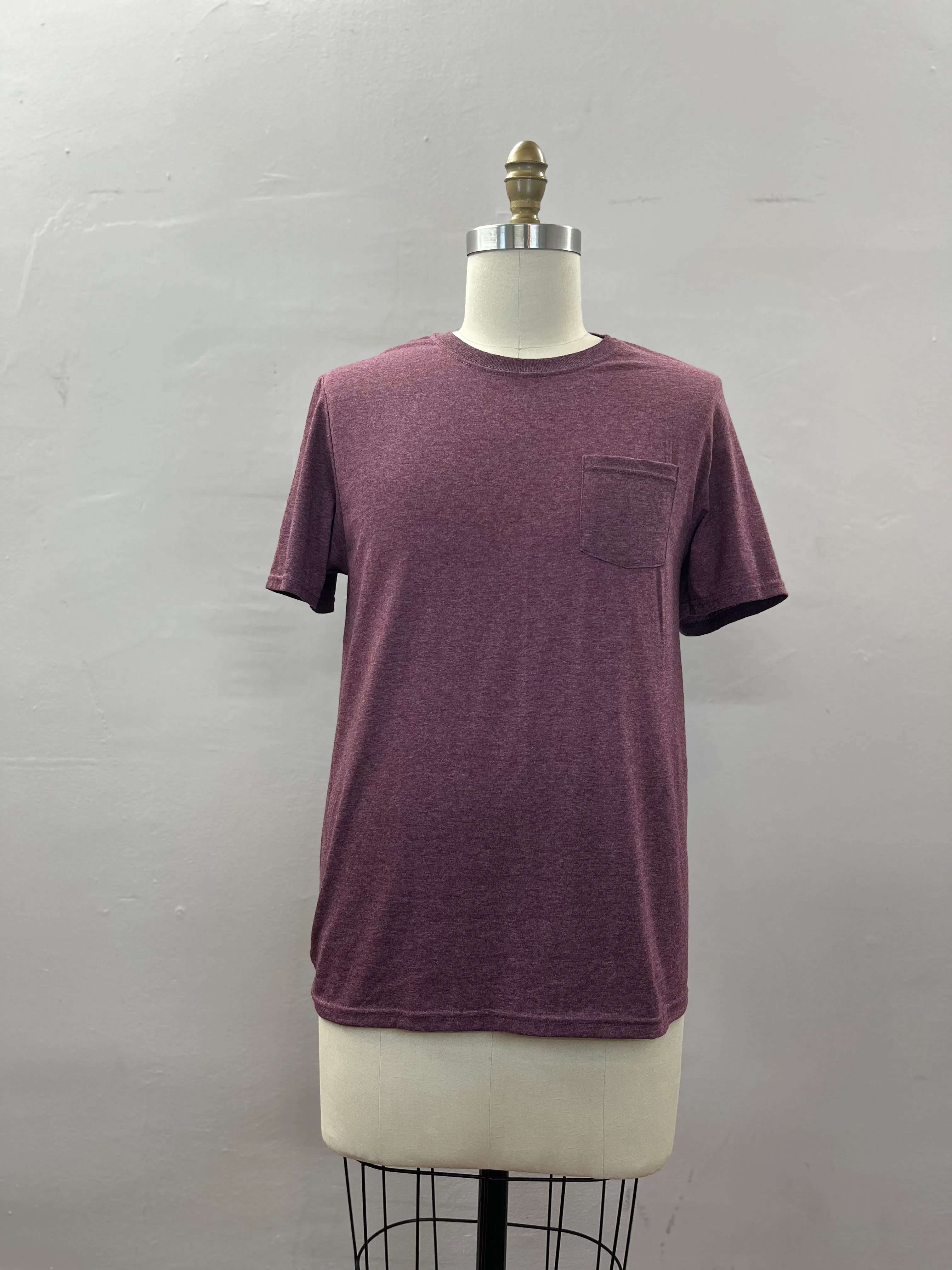 19. MENS TOP SIZE MEDIUM