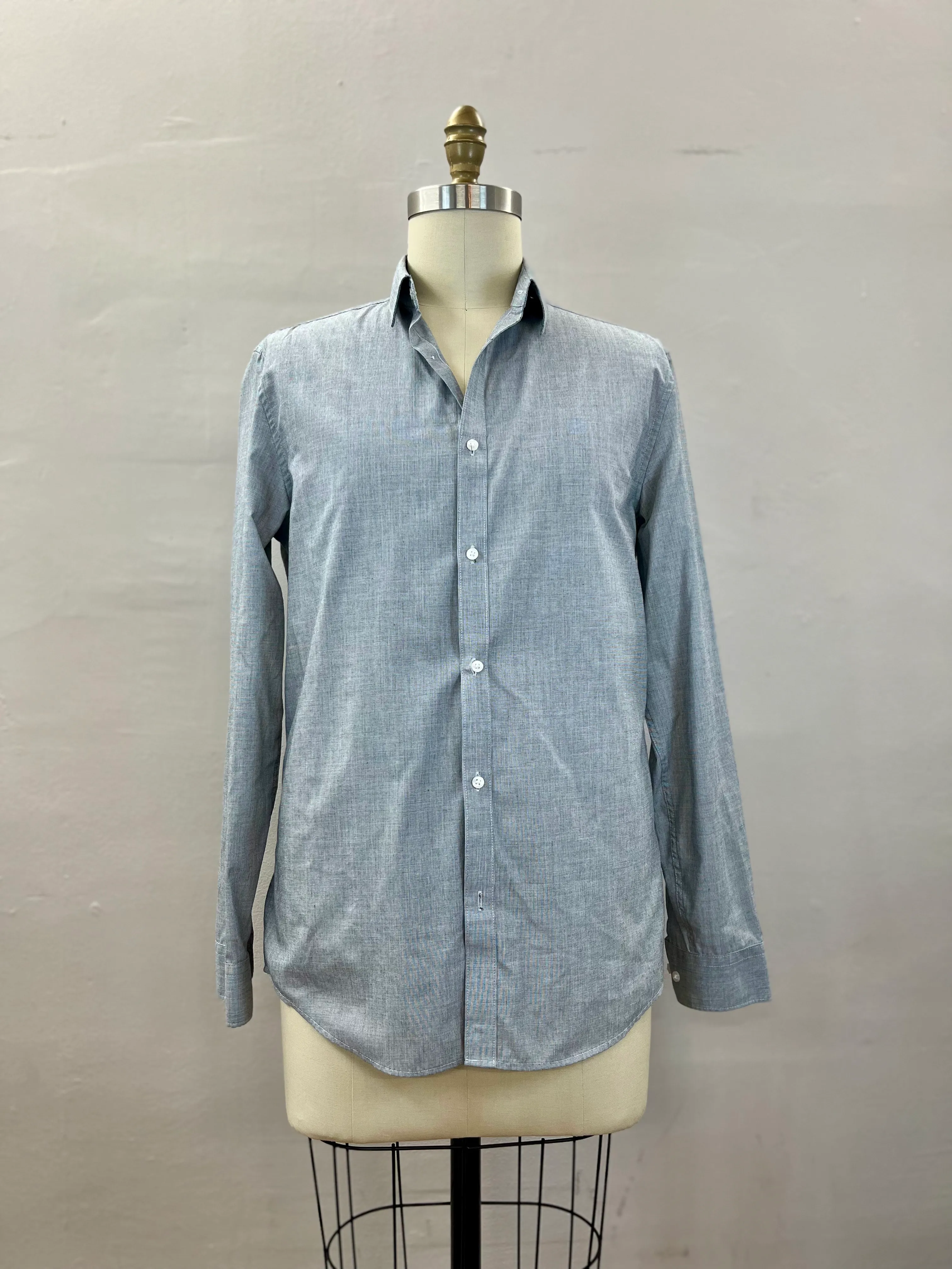 46. MENS BUTTON DOWN SIZE M