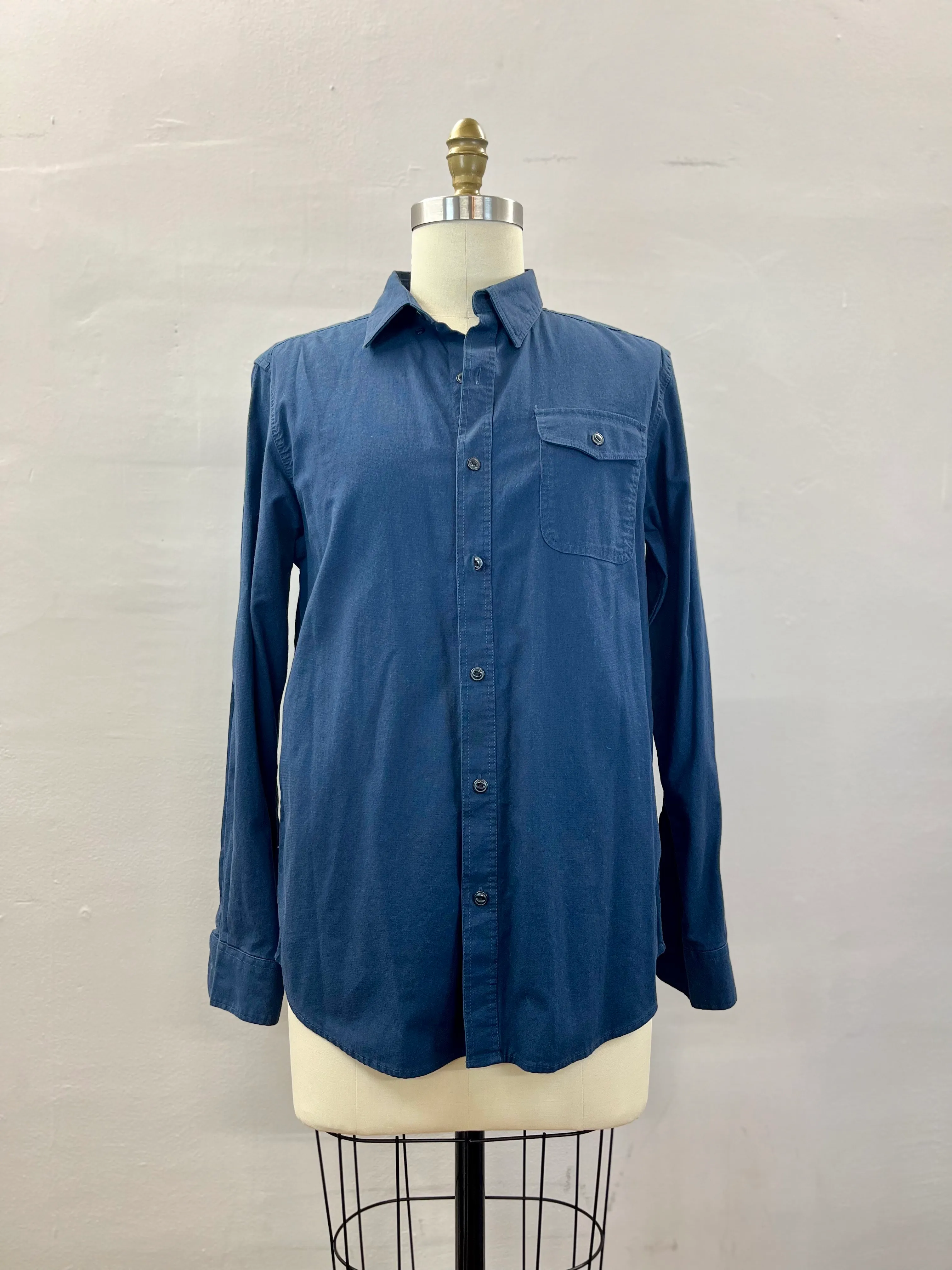 41. MENS BUTTON DOWN SIZE M