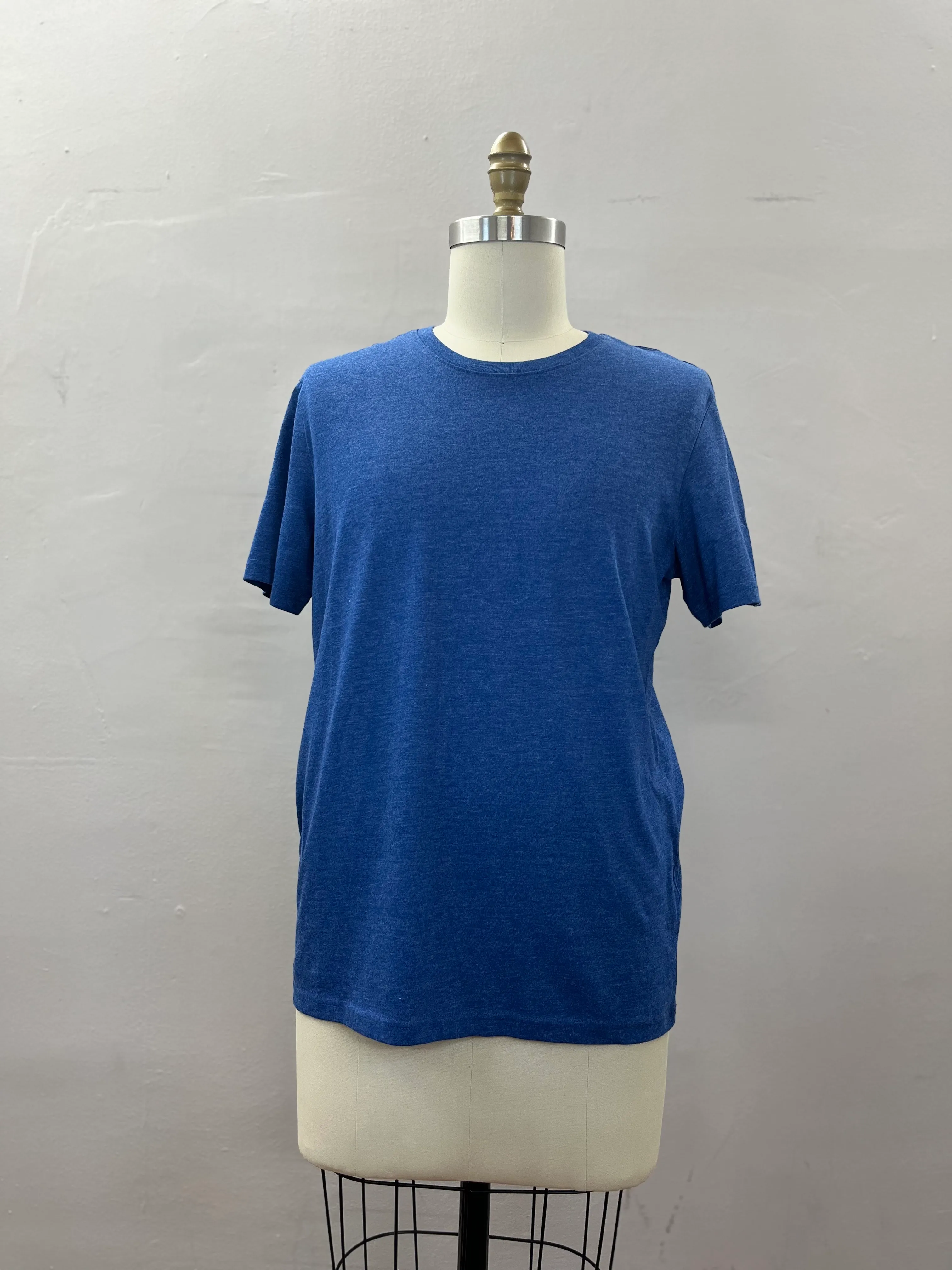 41. MENS TOP SIZE M