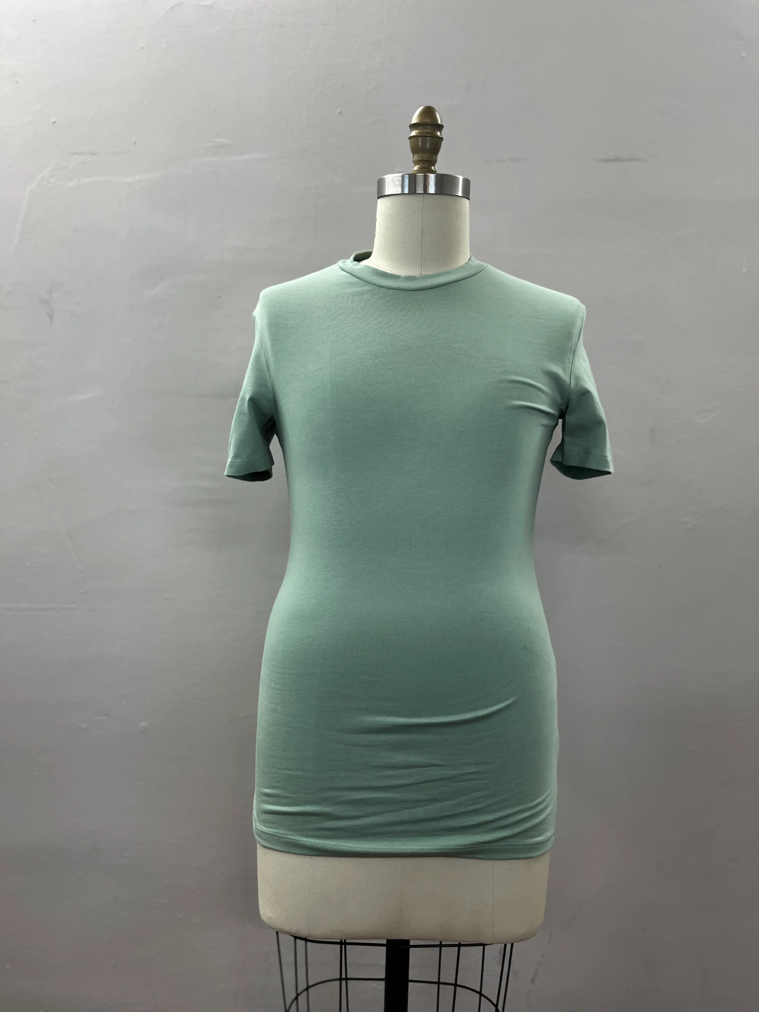 25. MENS TOP SIZE SMALL