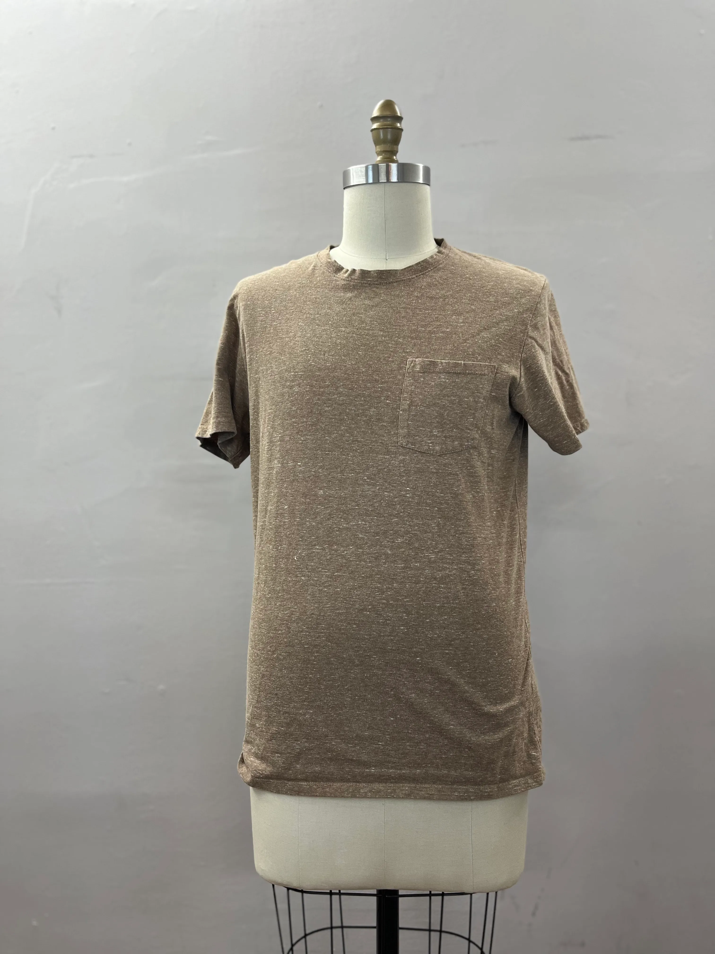 51. MENS TOP SIZE L