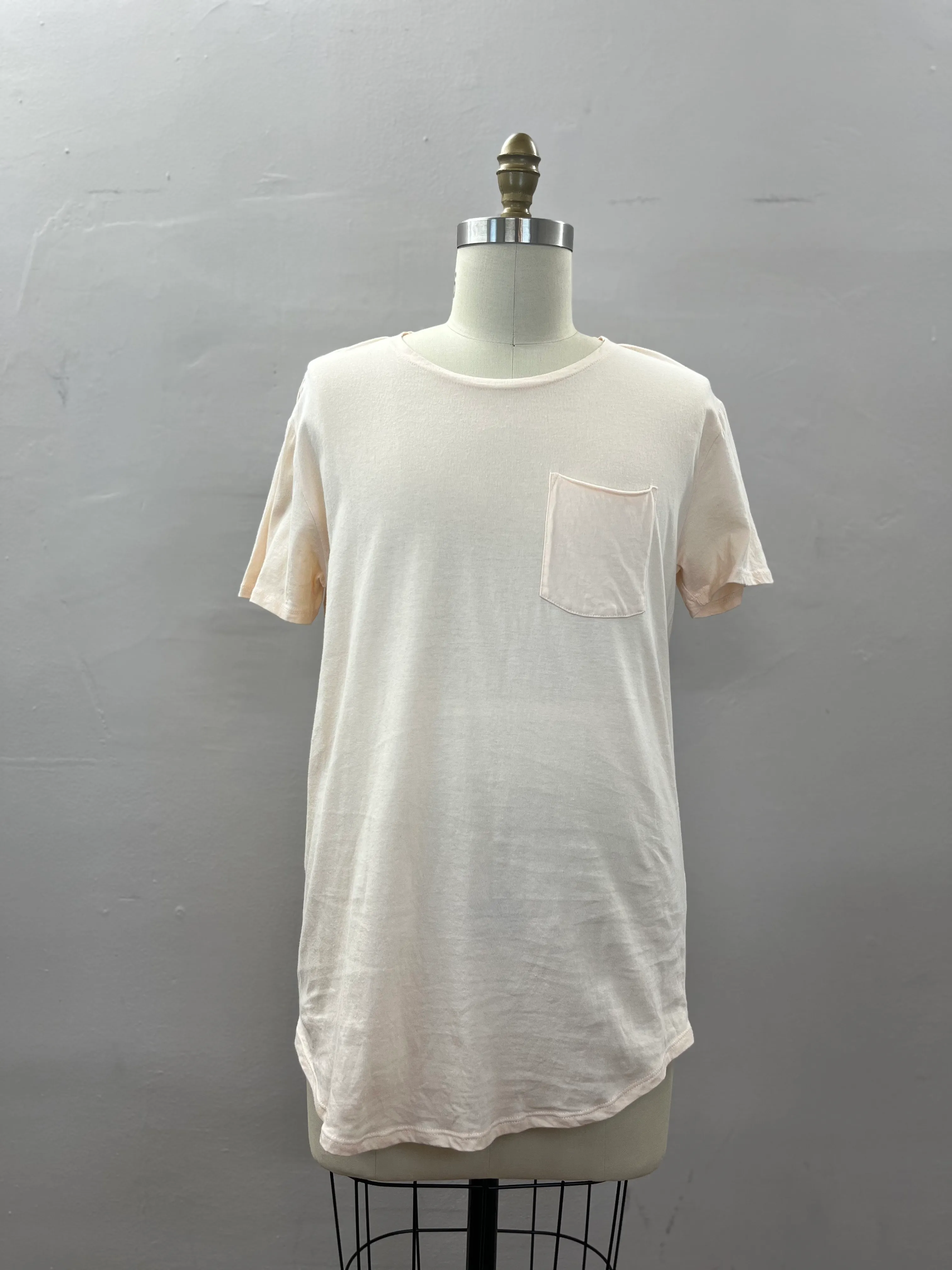15. MENS TOP SIZE MEDIUM