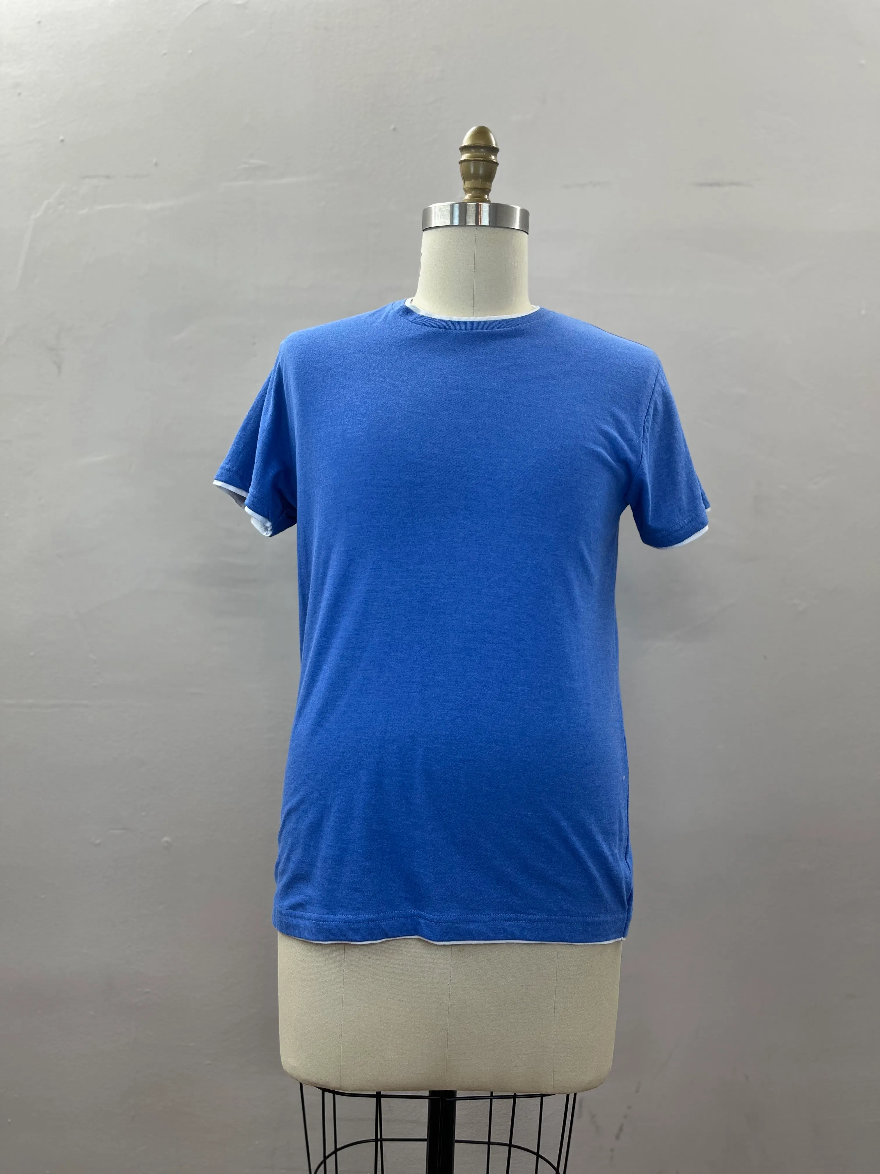 42. MENS TOP SIZE M