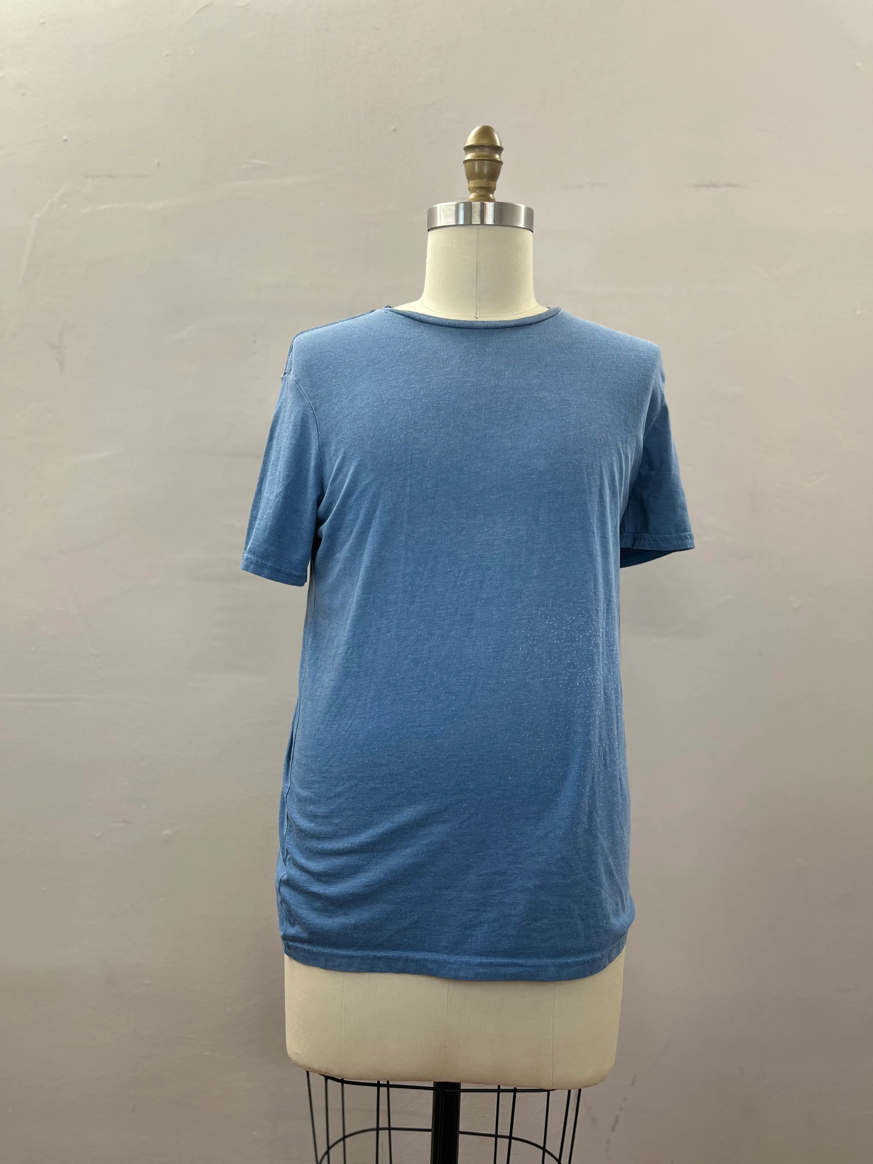 38. MENS TOP SIZE M