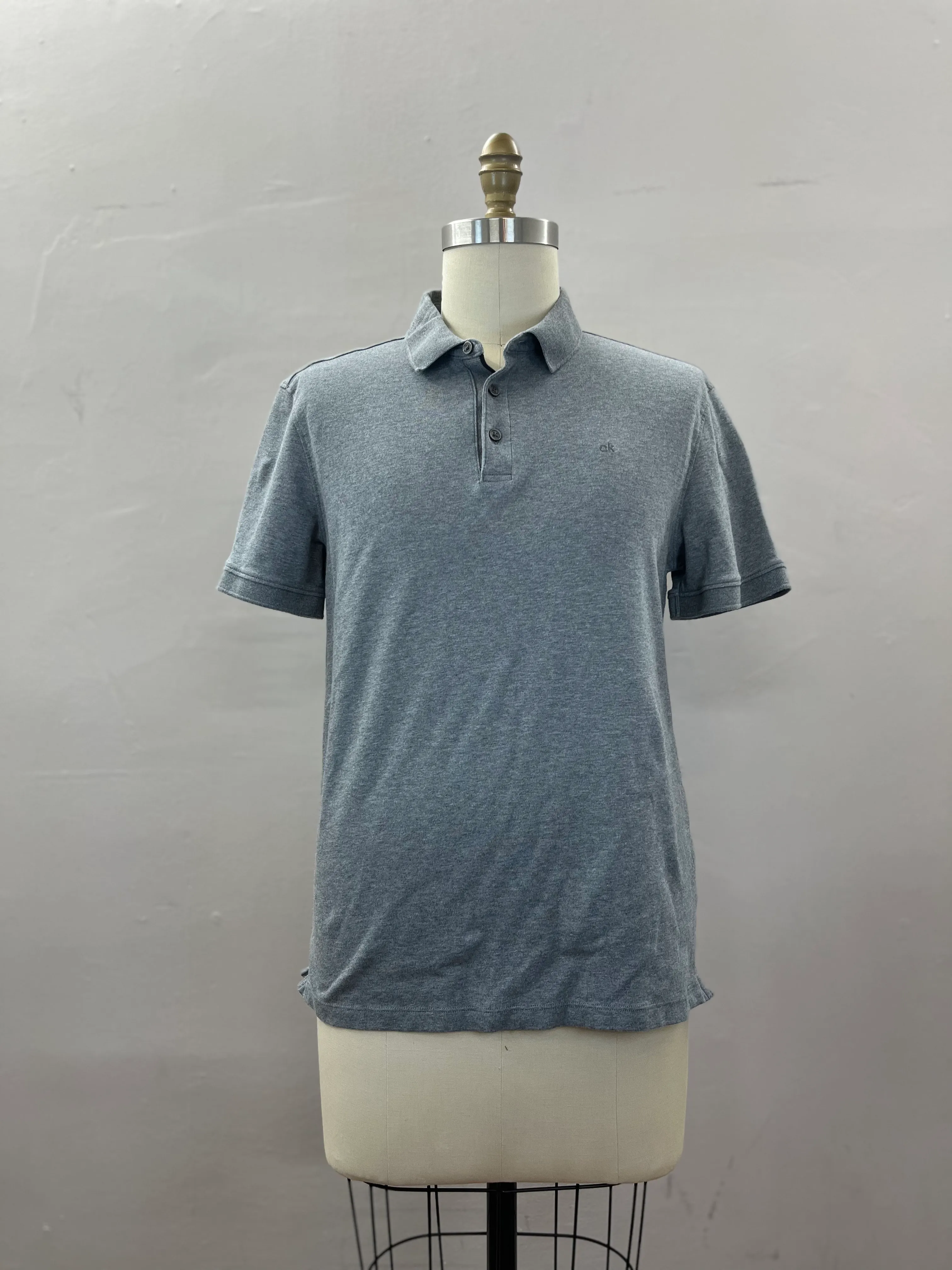 54. MENS TOP SIZE M