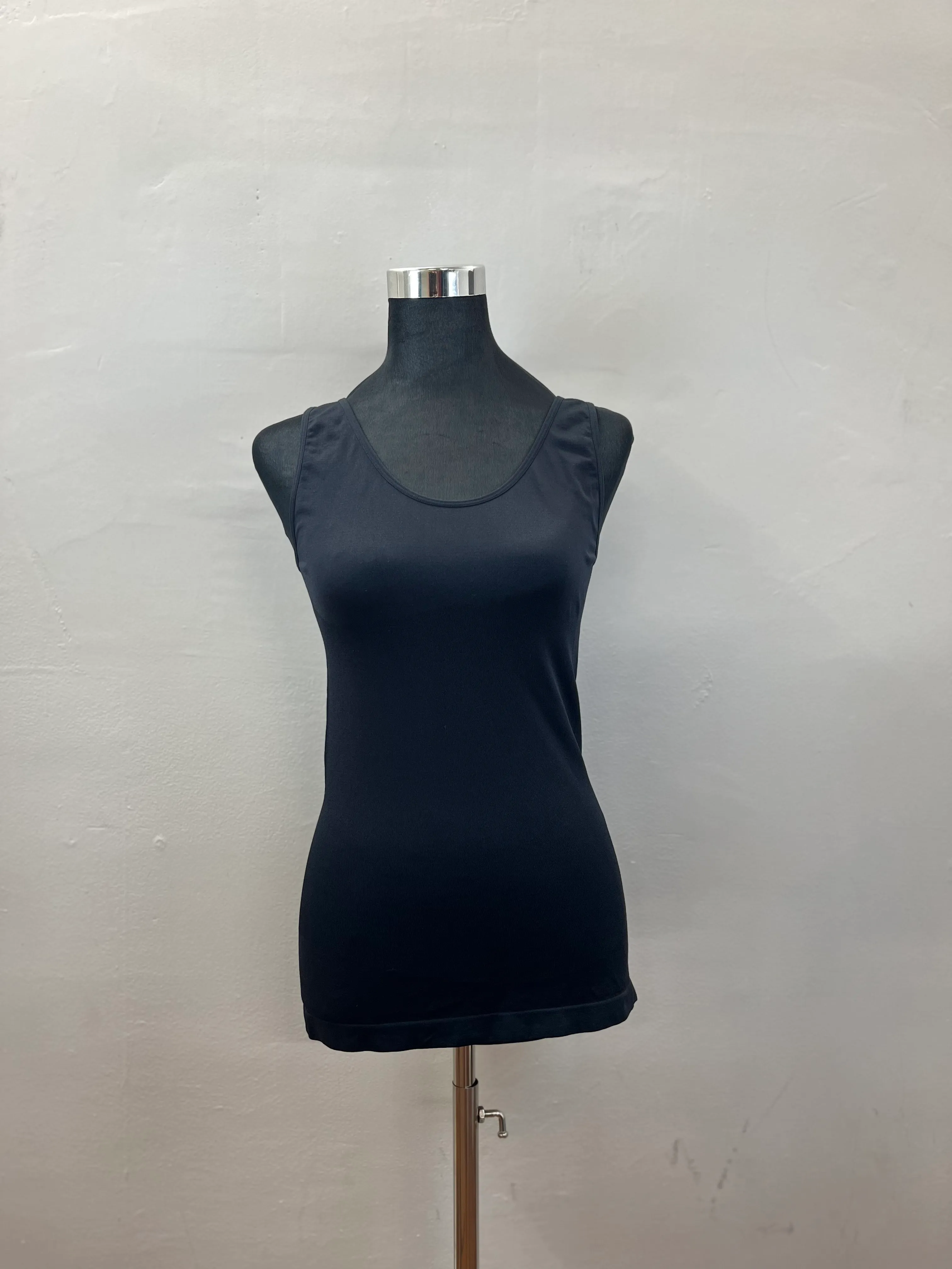 162. WOMENS TOP SIZE L