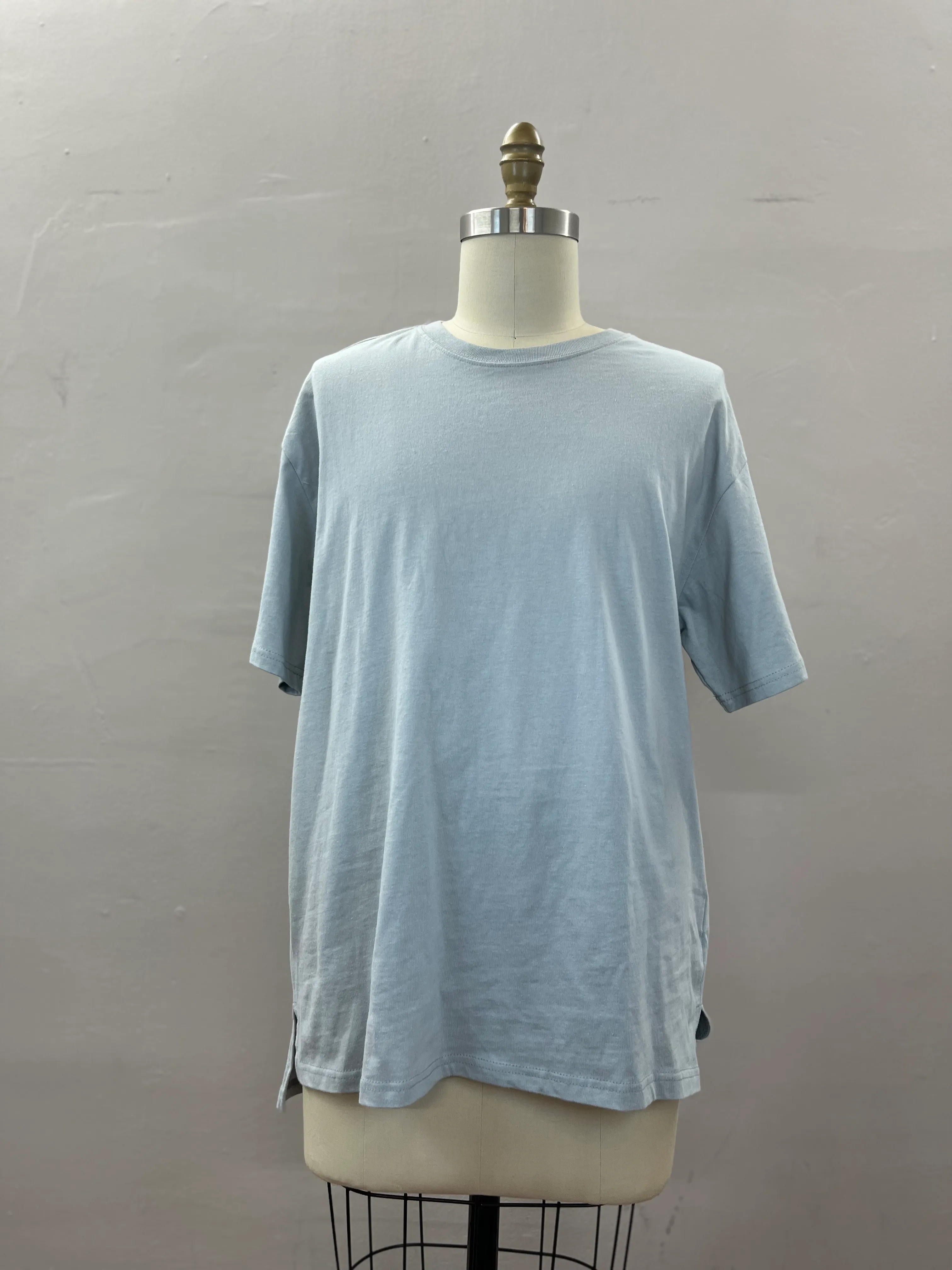 36. MENS TOP SIZE M