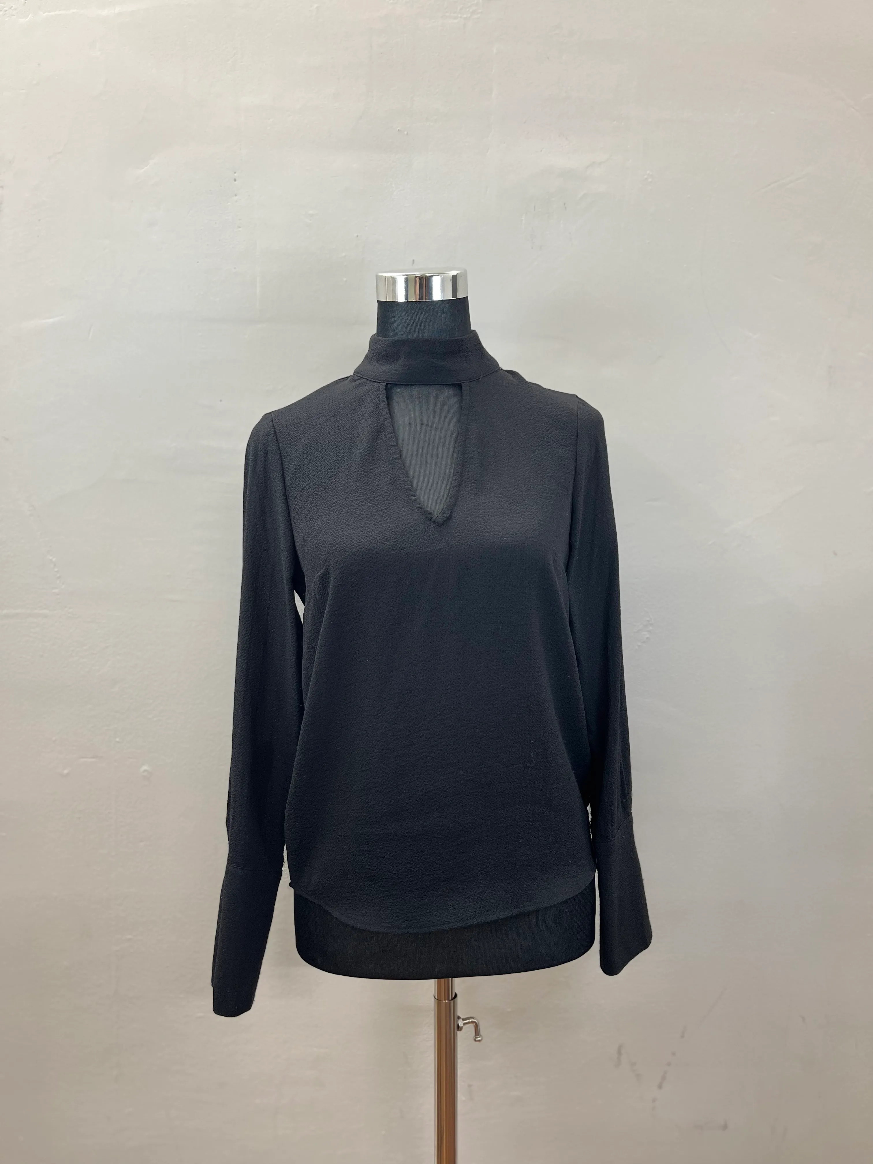 171. WOMENS TOP SIZE O/S