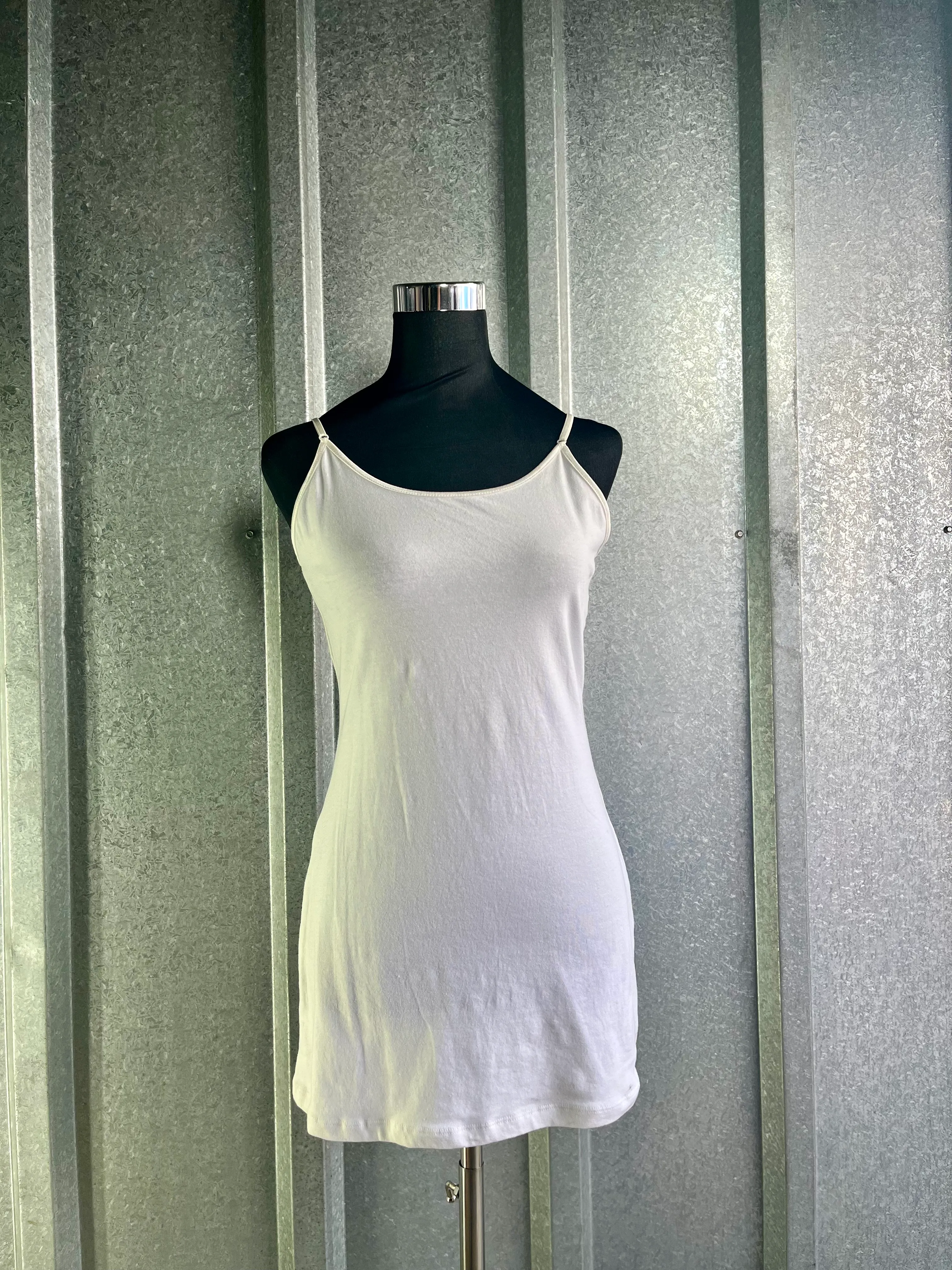 3. WOMENS WHITE TOP SIZE L