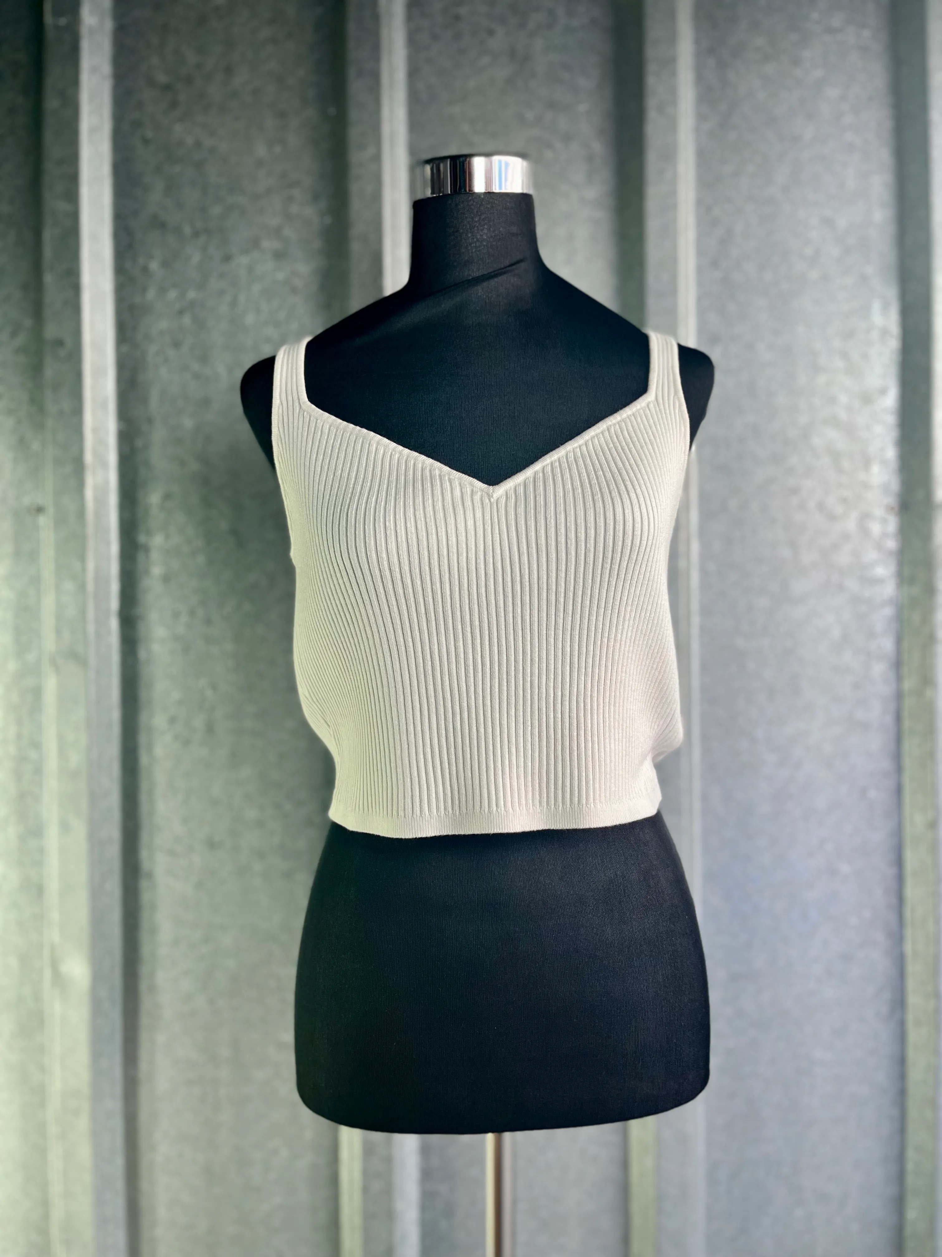 1. WOMENS WHITE TOP SIZE M