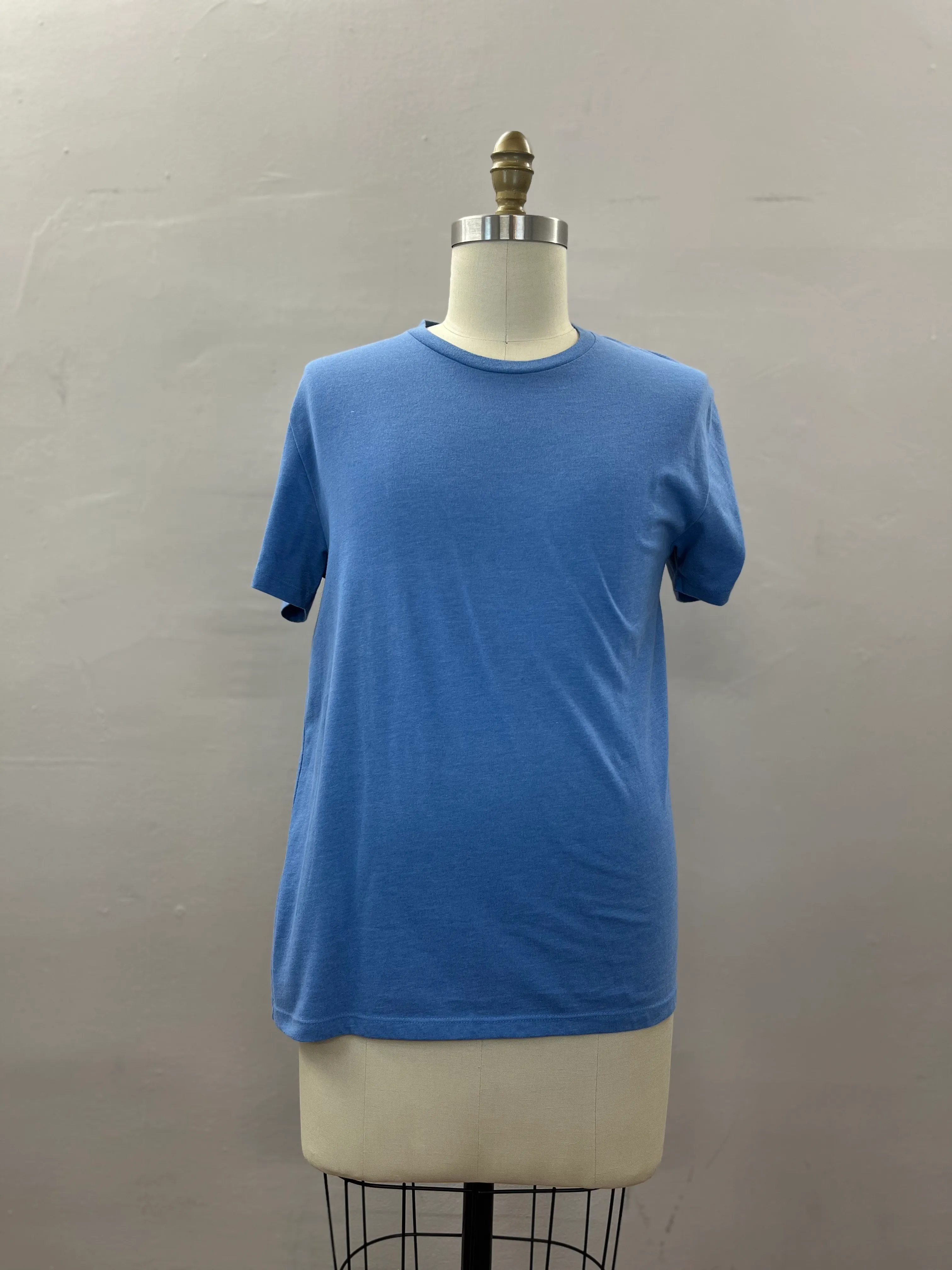 39. MENS TOP SIZE M