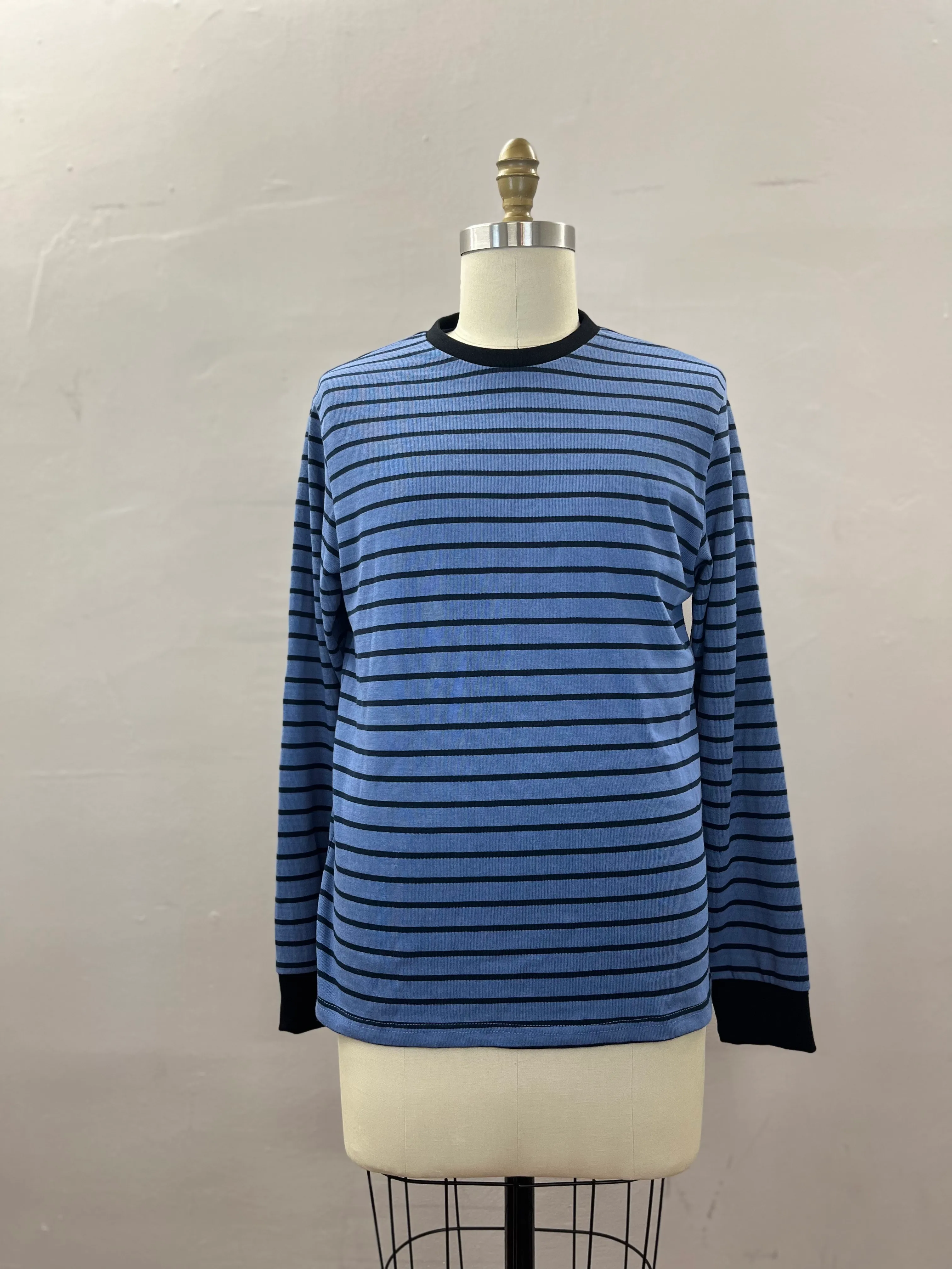 66. MENS TOP SIZE M