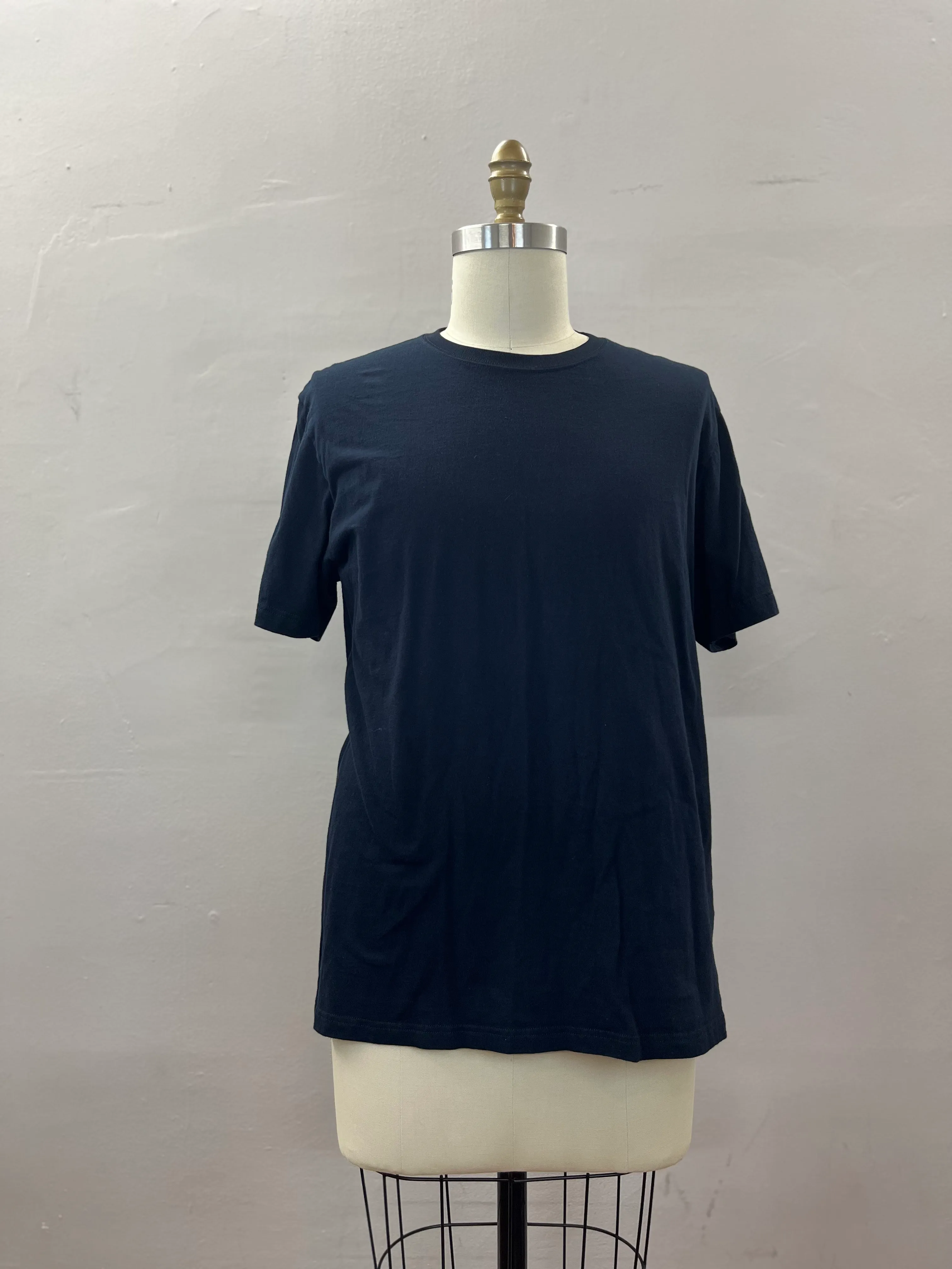 64. MENS TOP SIZE L