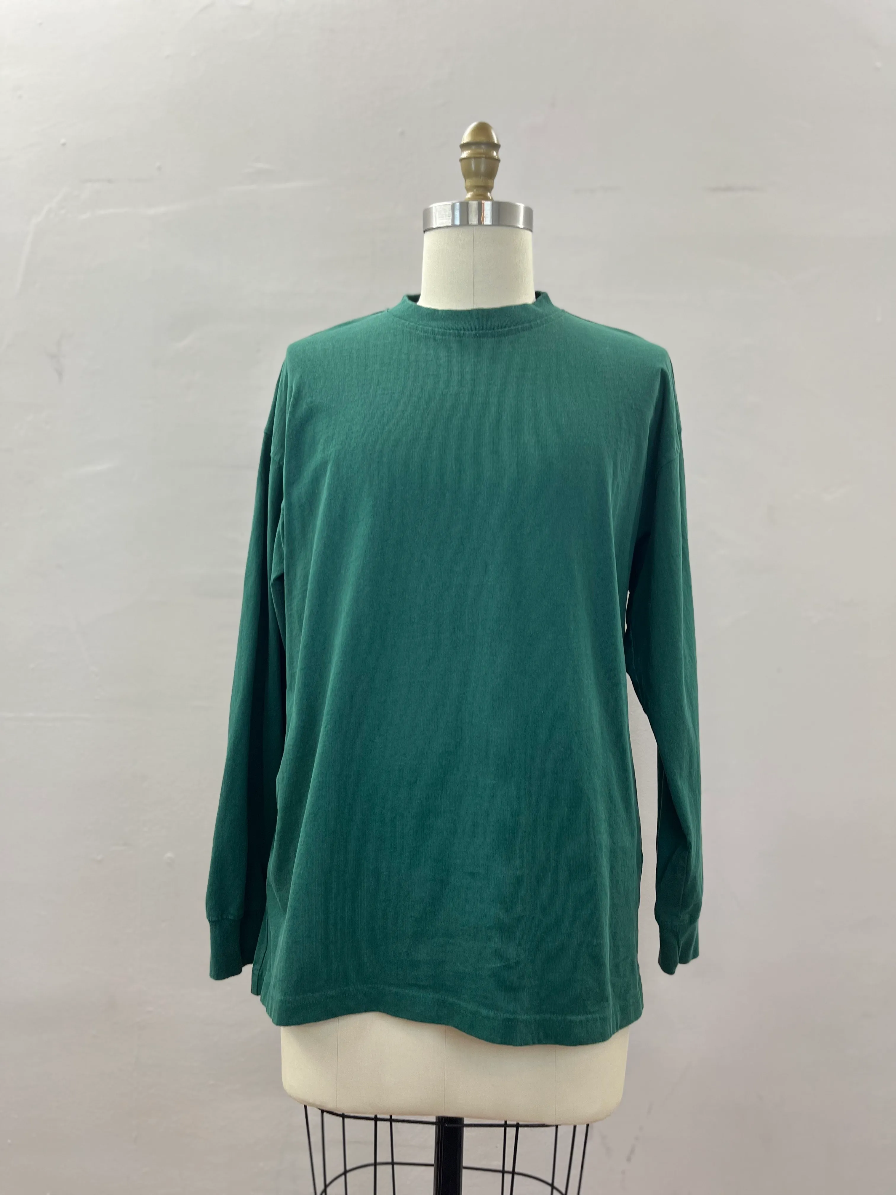 34. MENS TOP SIZE M