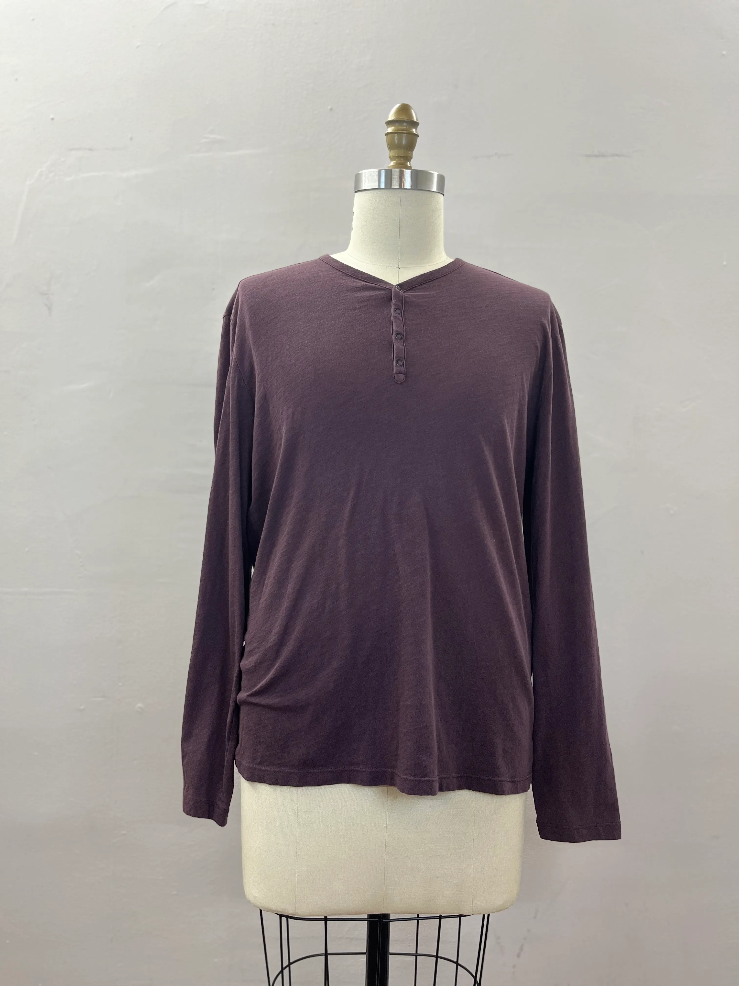 24. MENS TOP SIZE MEDIUM