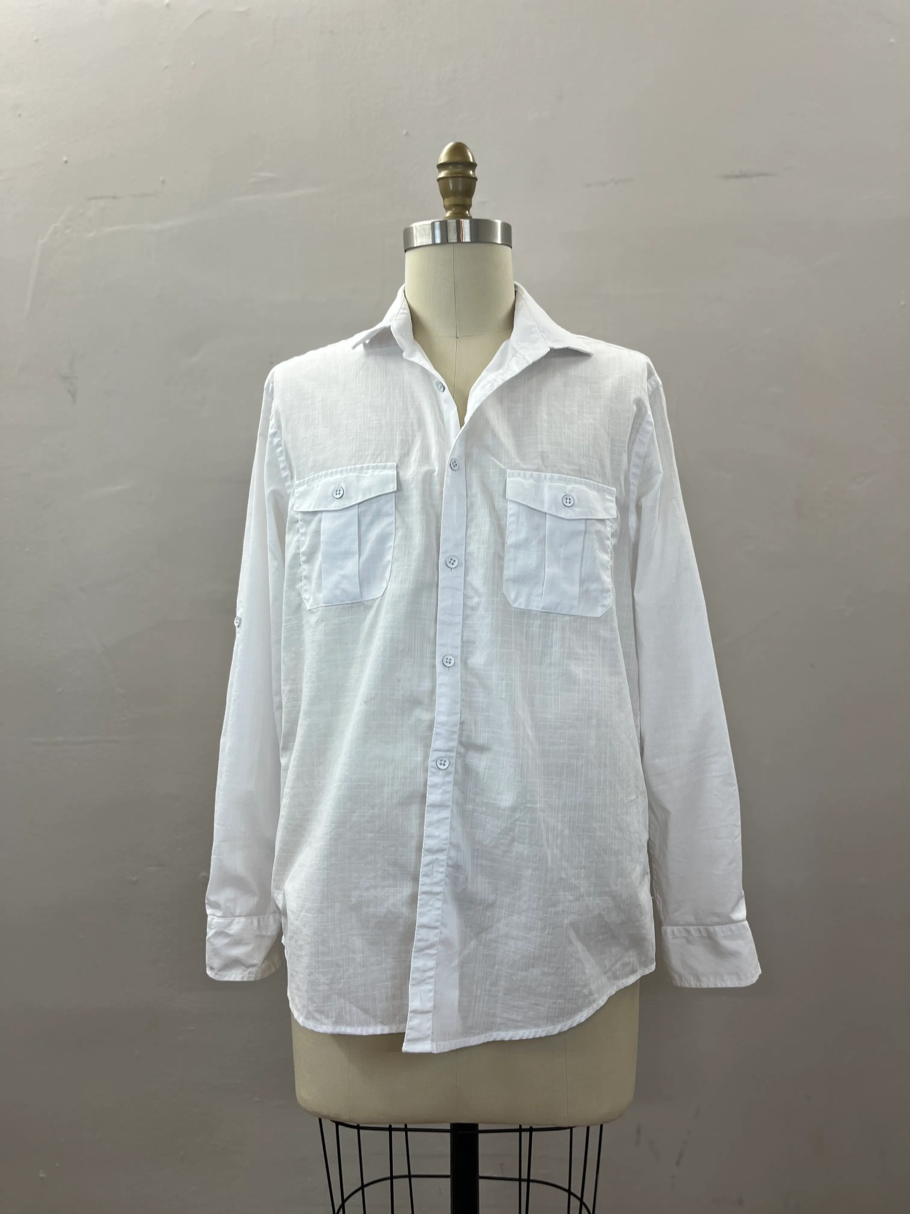 14. MENS BUTTON DOWN SIZE M