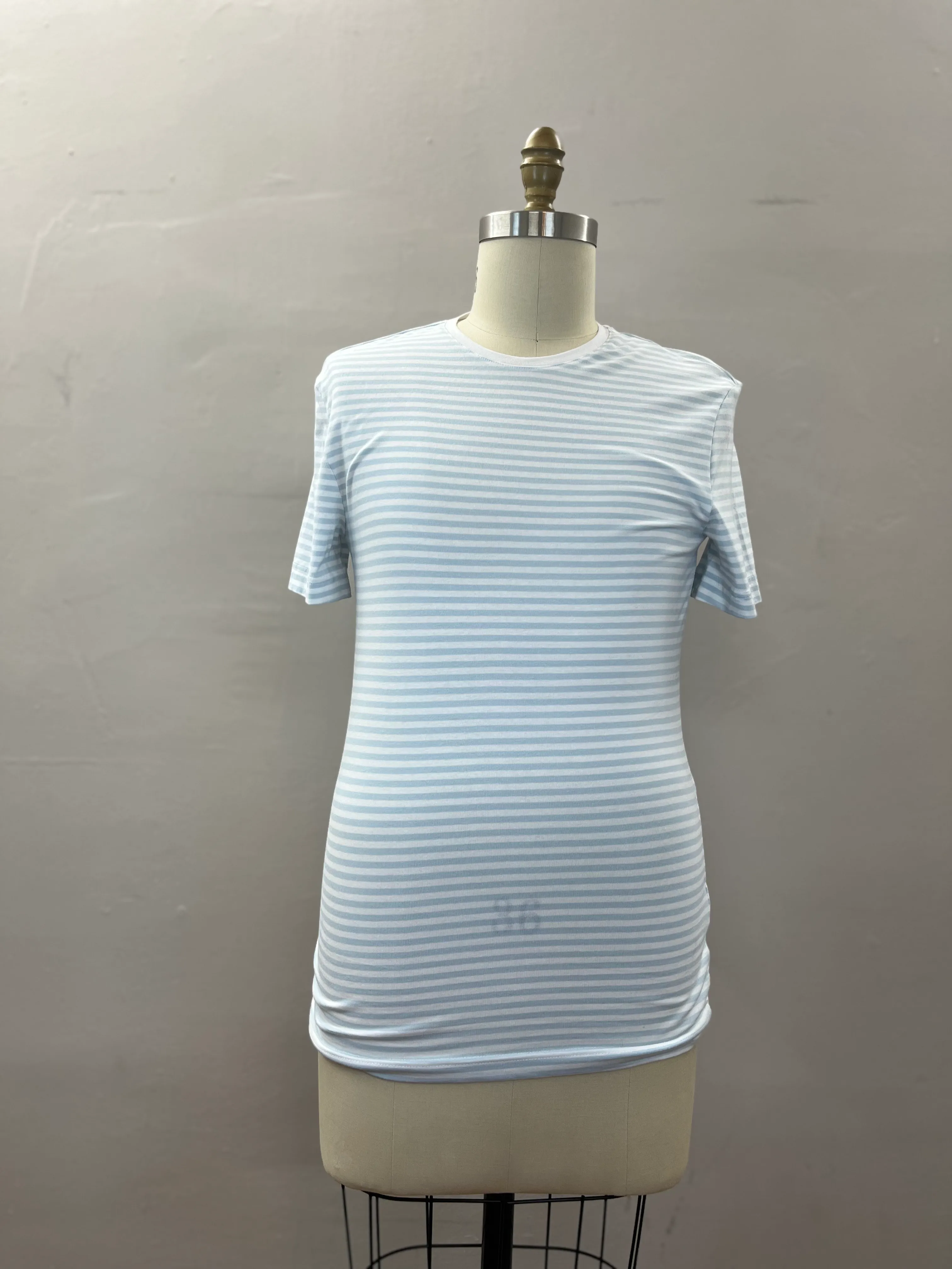 37. MENS TOP SIZE S