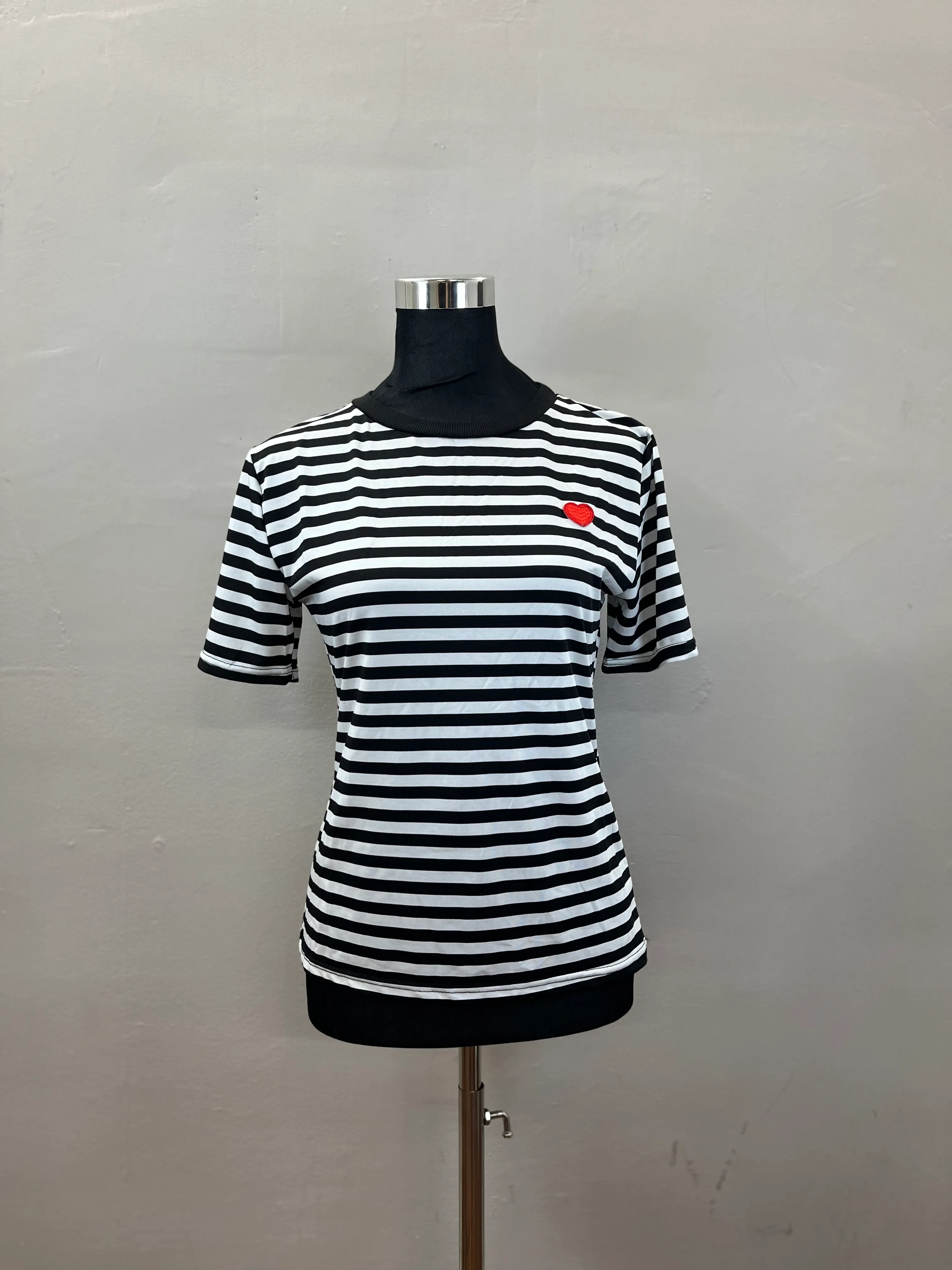 166. WOMENS TOP SIZE M