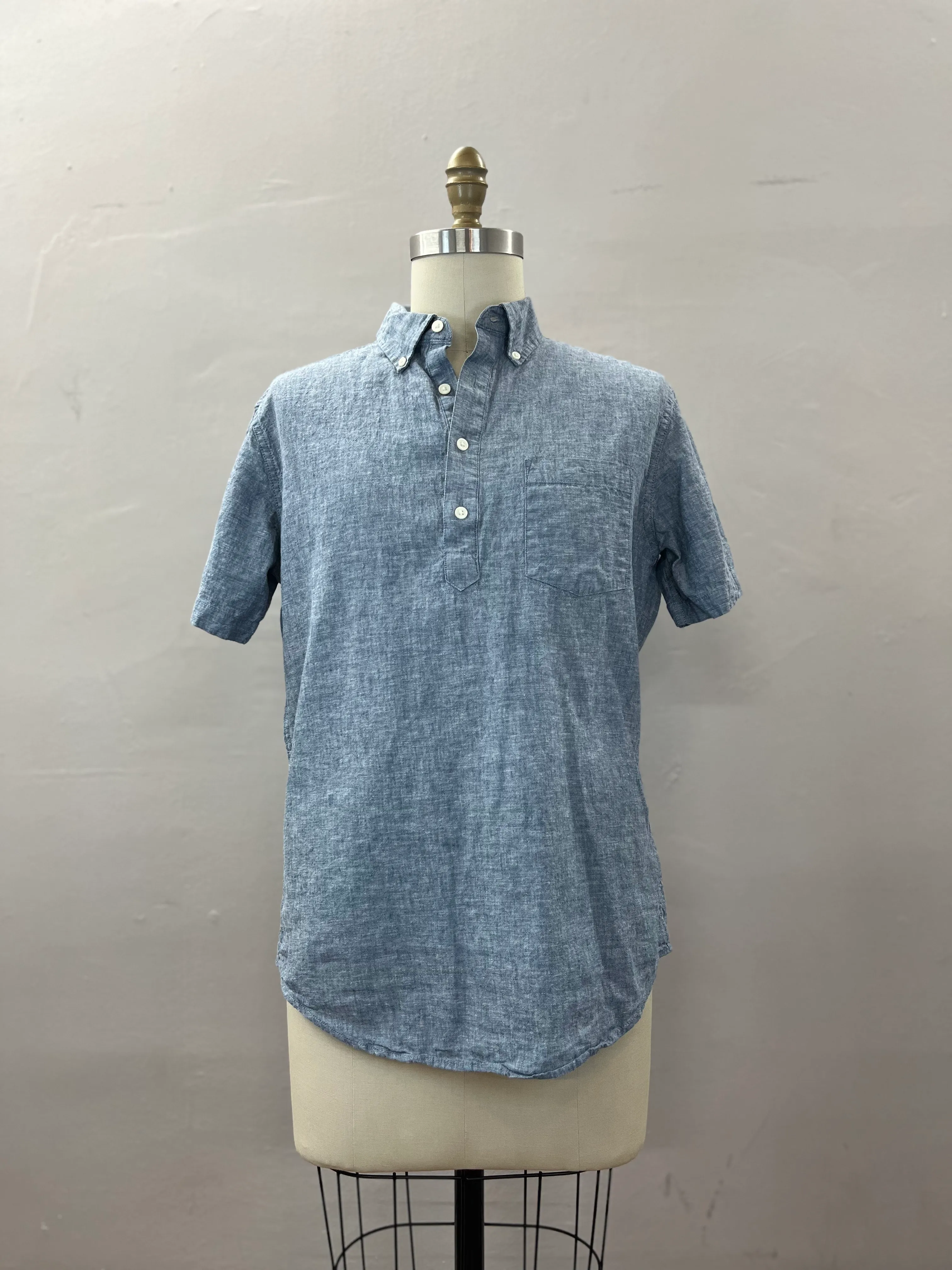 9. MENS BUTTON DOWN SIZE M