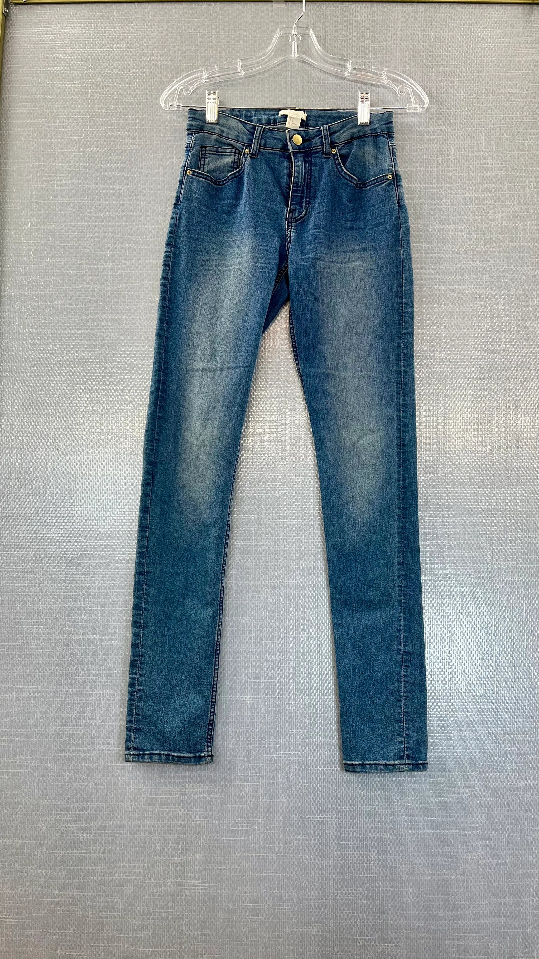 8. WOMENS JEANS SIZE 4