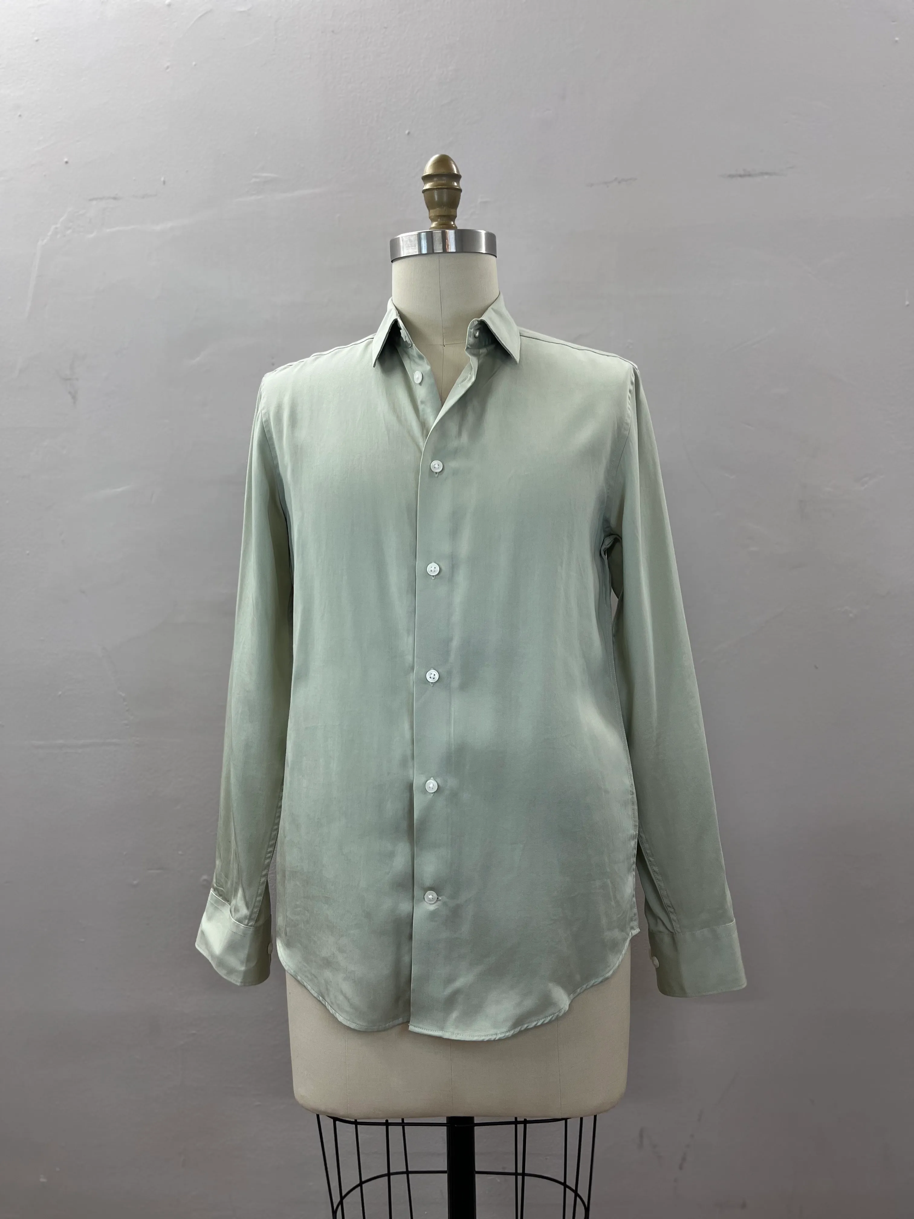 22. MENS BUTTON DOWN SIZE S