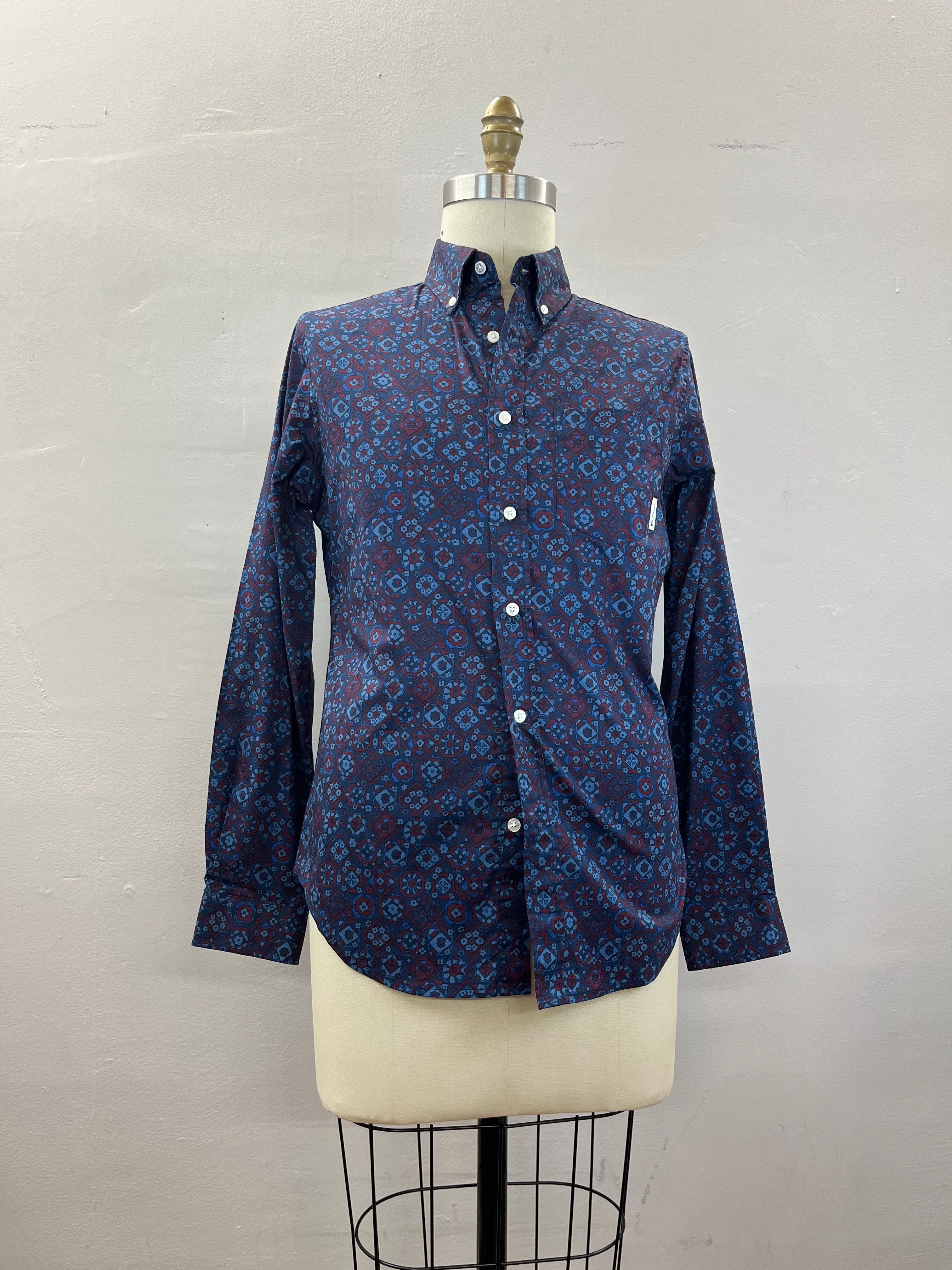 38. MENS BUTTON DOWN SIZE S