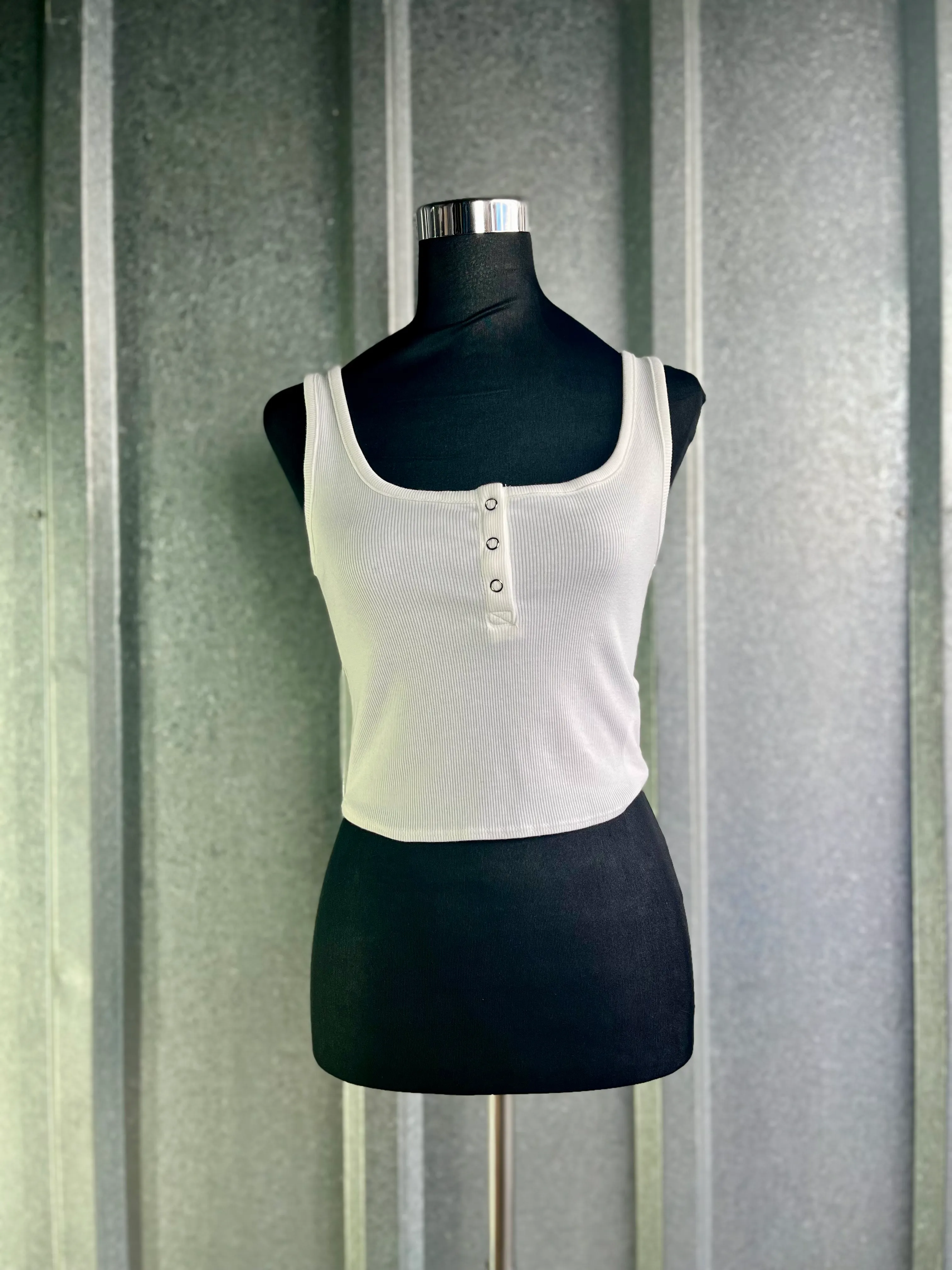 2. WOMENS WHITE TOP SIZE S