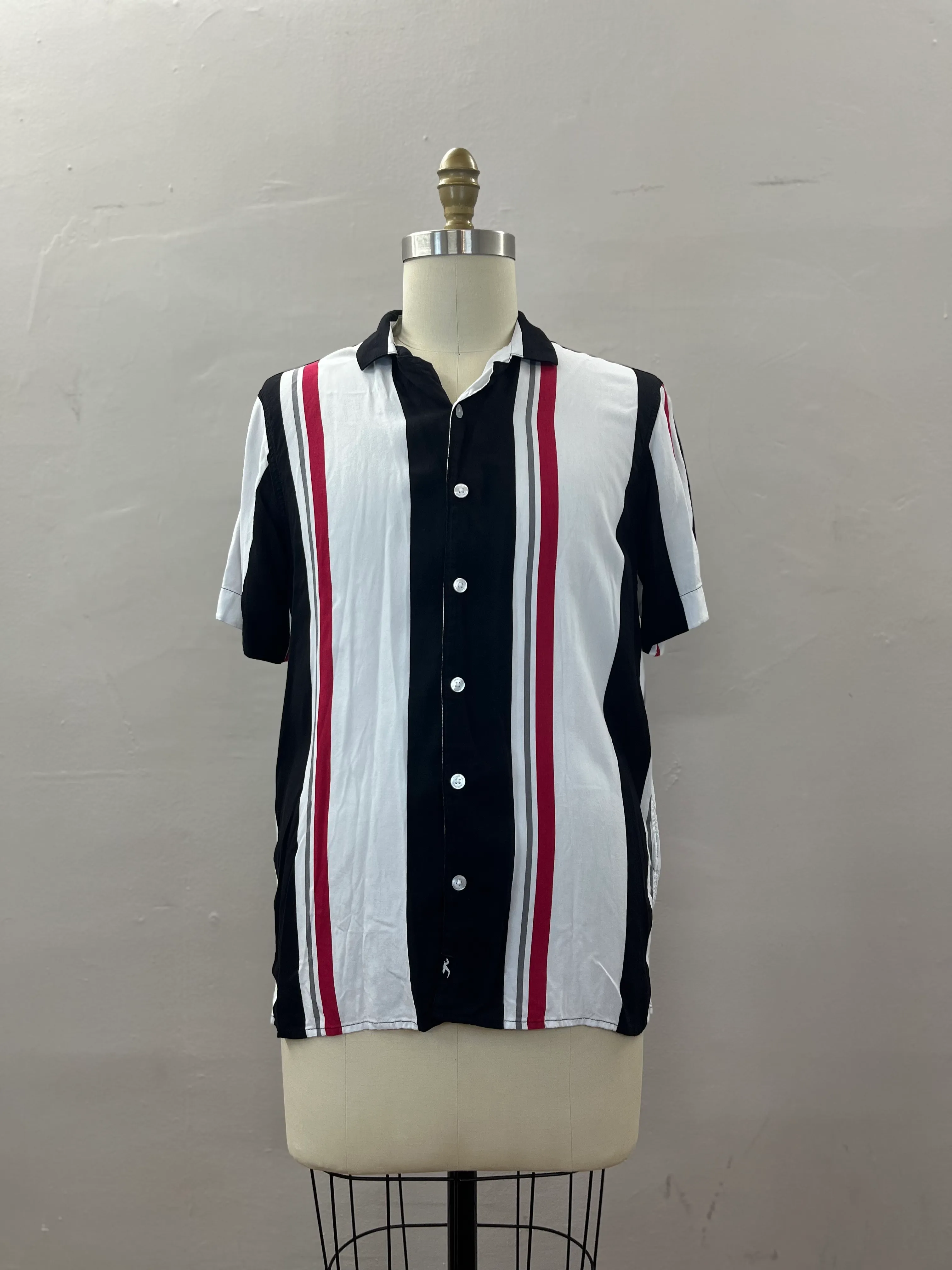 12. MENS BUTTON DOWN SIZE M