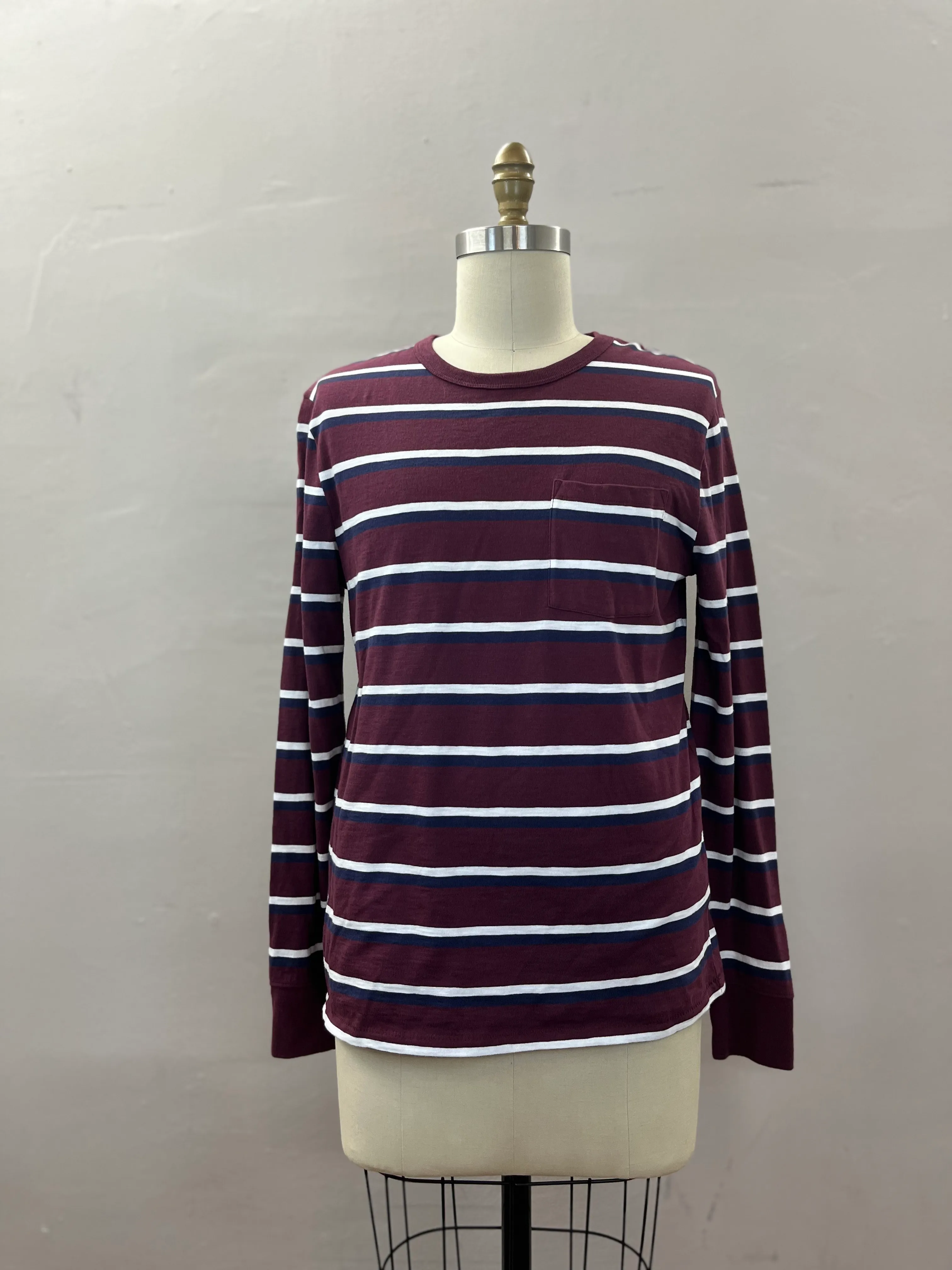 70. MENS TOP SIZE M