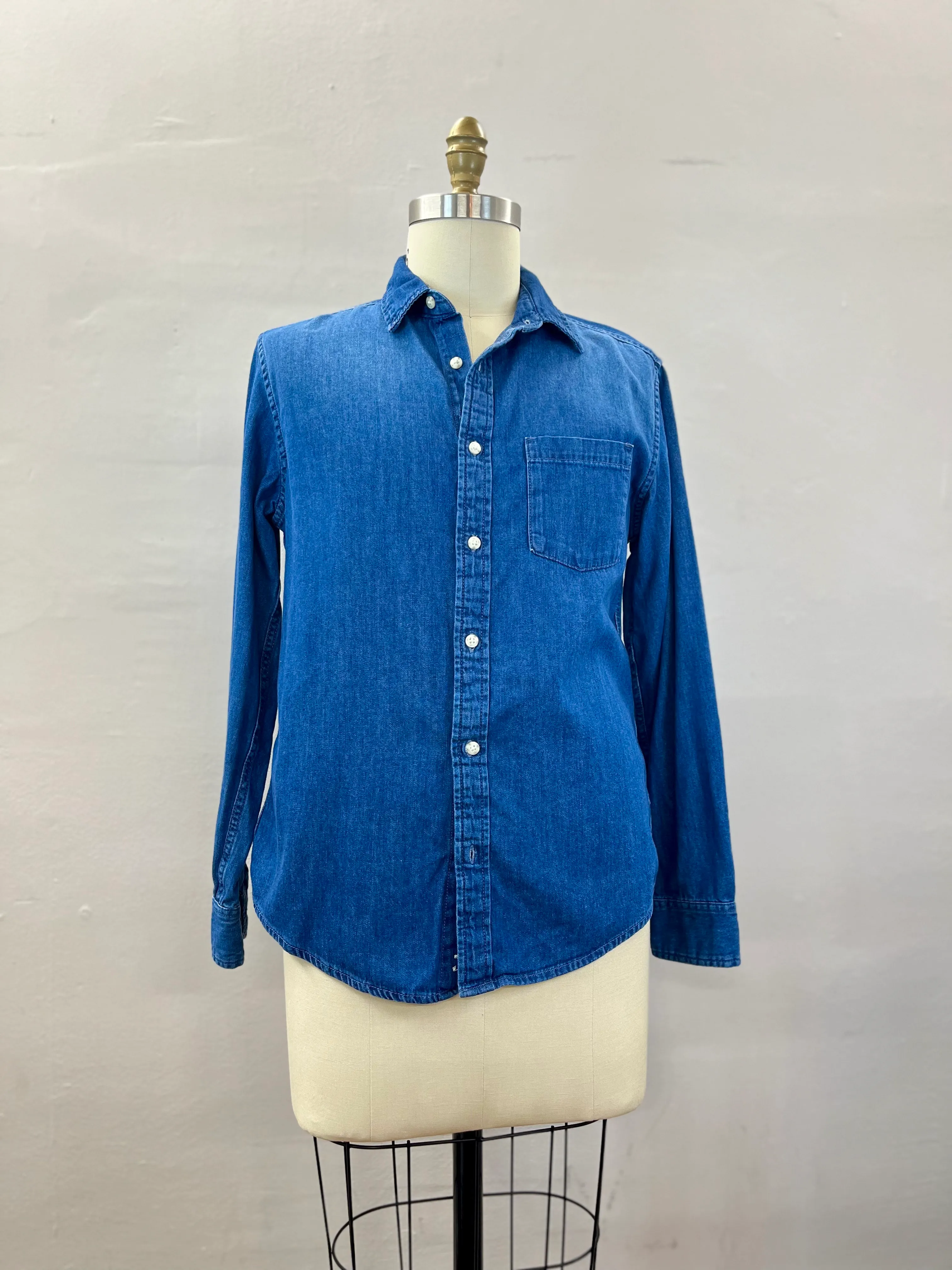 40. MENS BUTTON DOWN SIZE M