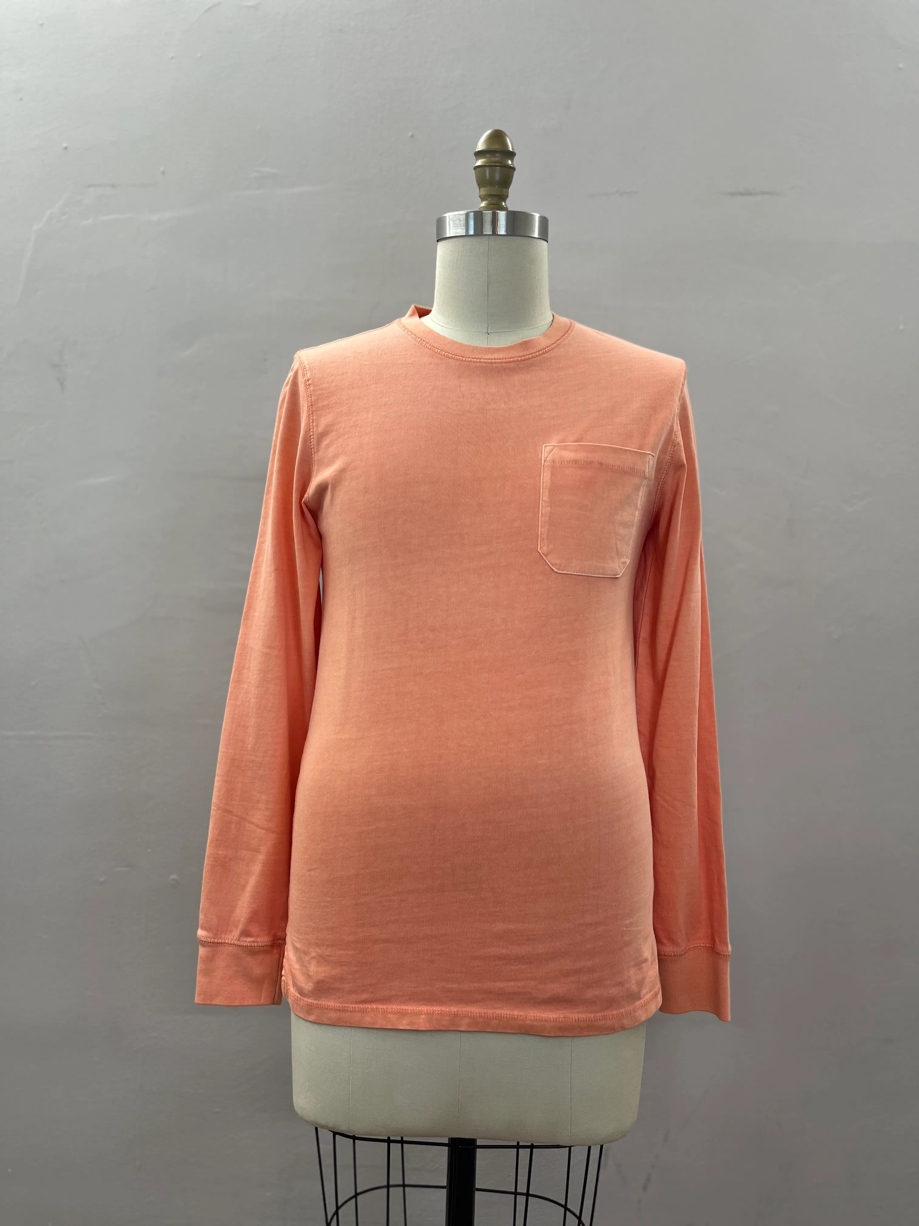 17. MENS TOP SIZE SMALL